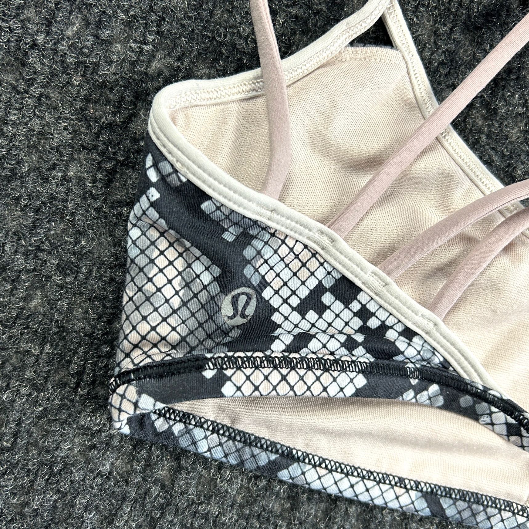 Lululemon Lululemon Sports Bra 6 Strappy Black Pink Snake Print Breathaable Lightweight Wireless Pullover Activewear Women Size 6 Size ONE SIZE - 3 Thumbnail