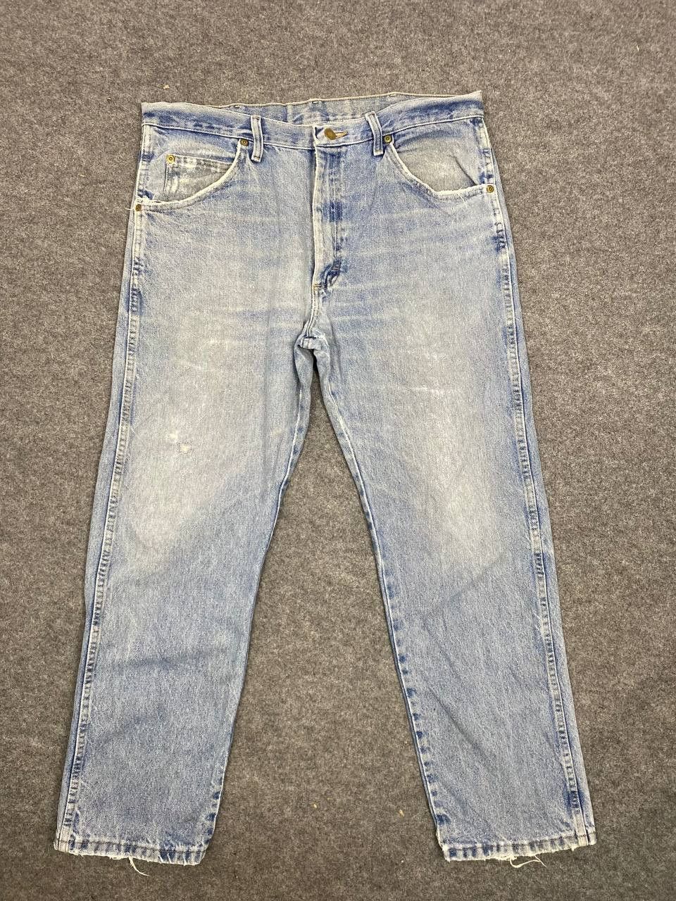 Wrangler vintage wrangler lightwash distressed denim Size US 37 - 7 Thumbnail