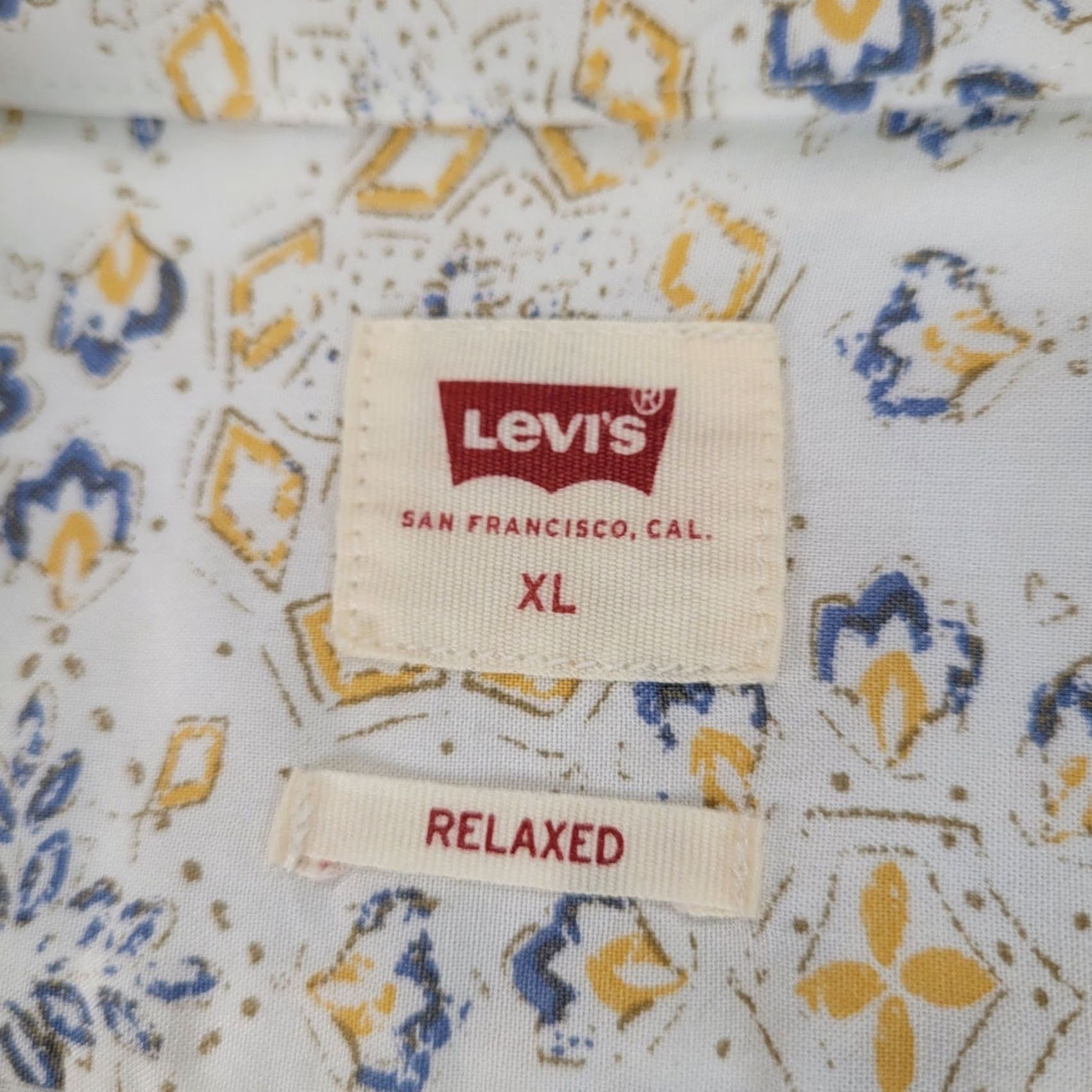 Levi's Levi's Shirt Mens XL Relaxed Fit White Blue Yellow Geometric New Classic Camper Size US XL / EU 56 / 4 - 3 Thumbnail