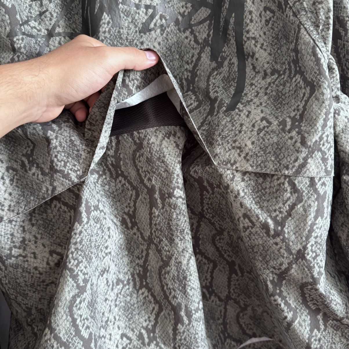 ジャケット・アウター BEACH SHELL SNAKE PRINT NYLON Stussy-Beach-Snake-Print-Nylon