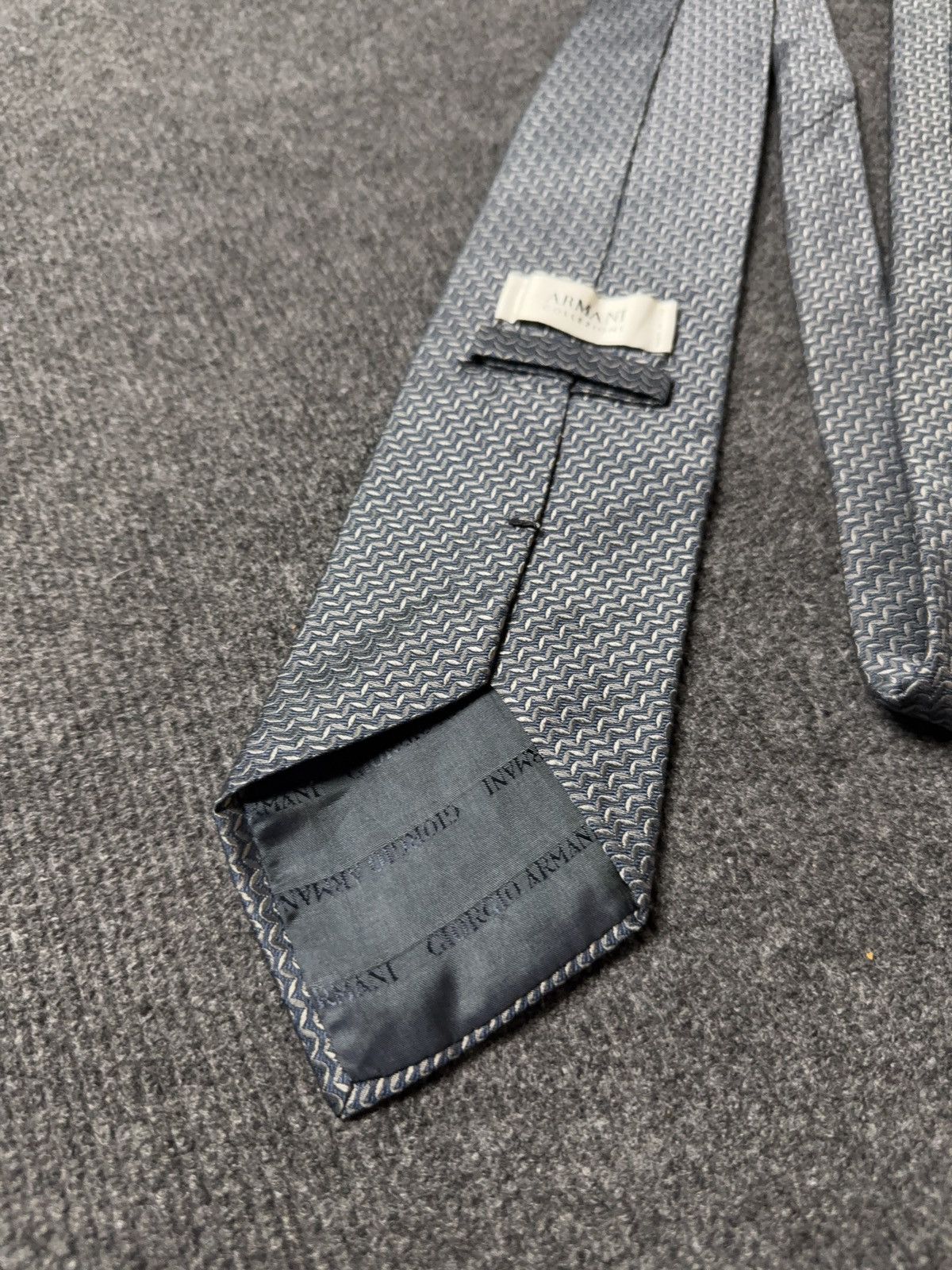 Armani Collezioni Luxury Italy Armani Collezioni Blue Pattern Silk Tie Size ONE SIZE - 6 Thumbnail