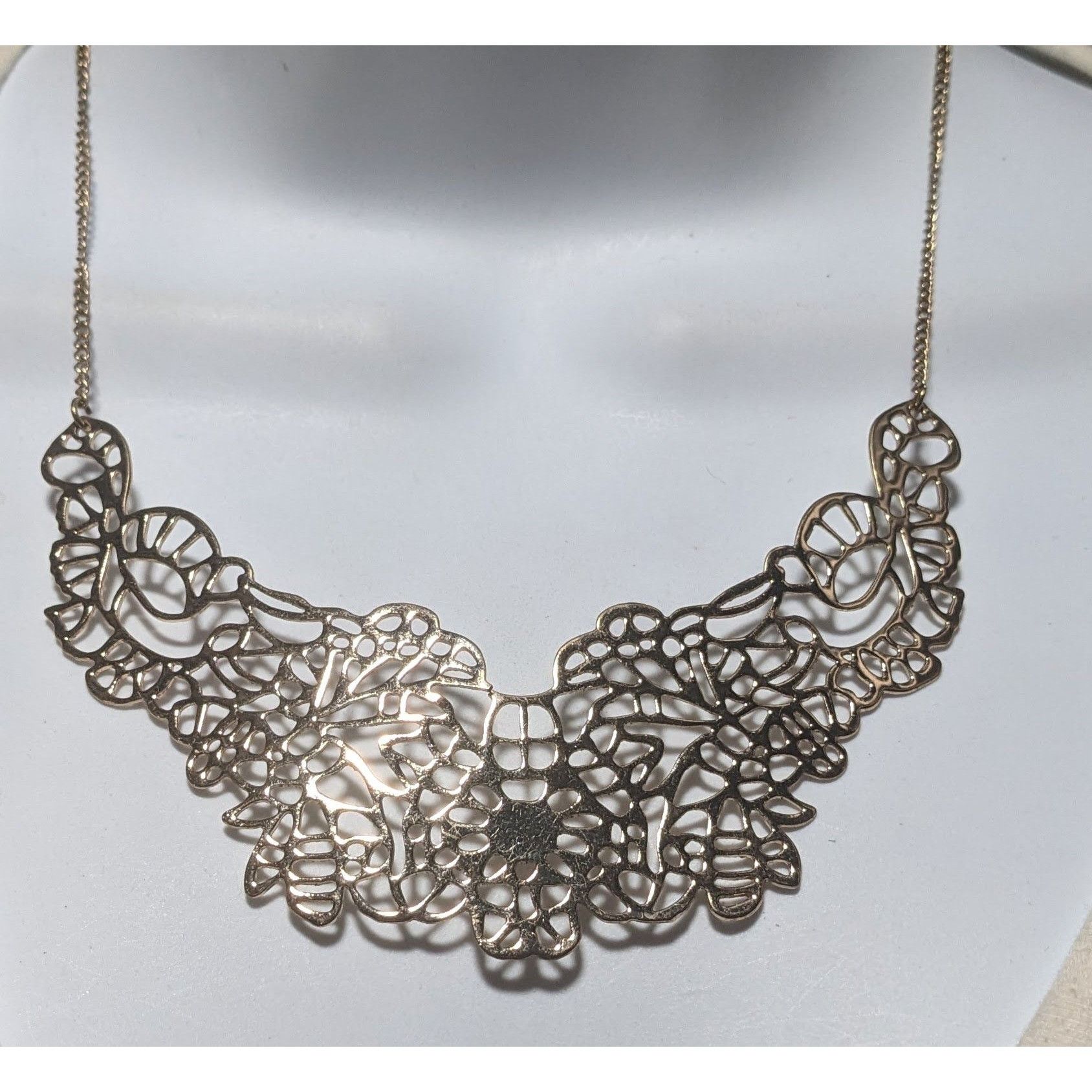Other Elegant Floral Gold Cutout Necklace Size ONE SIZE - 6 Thumbnail