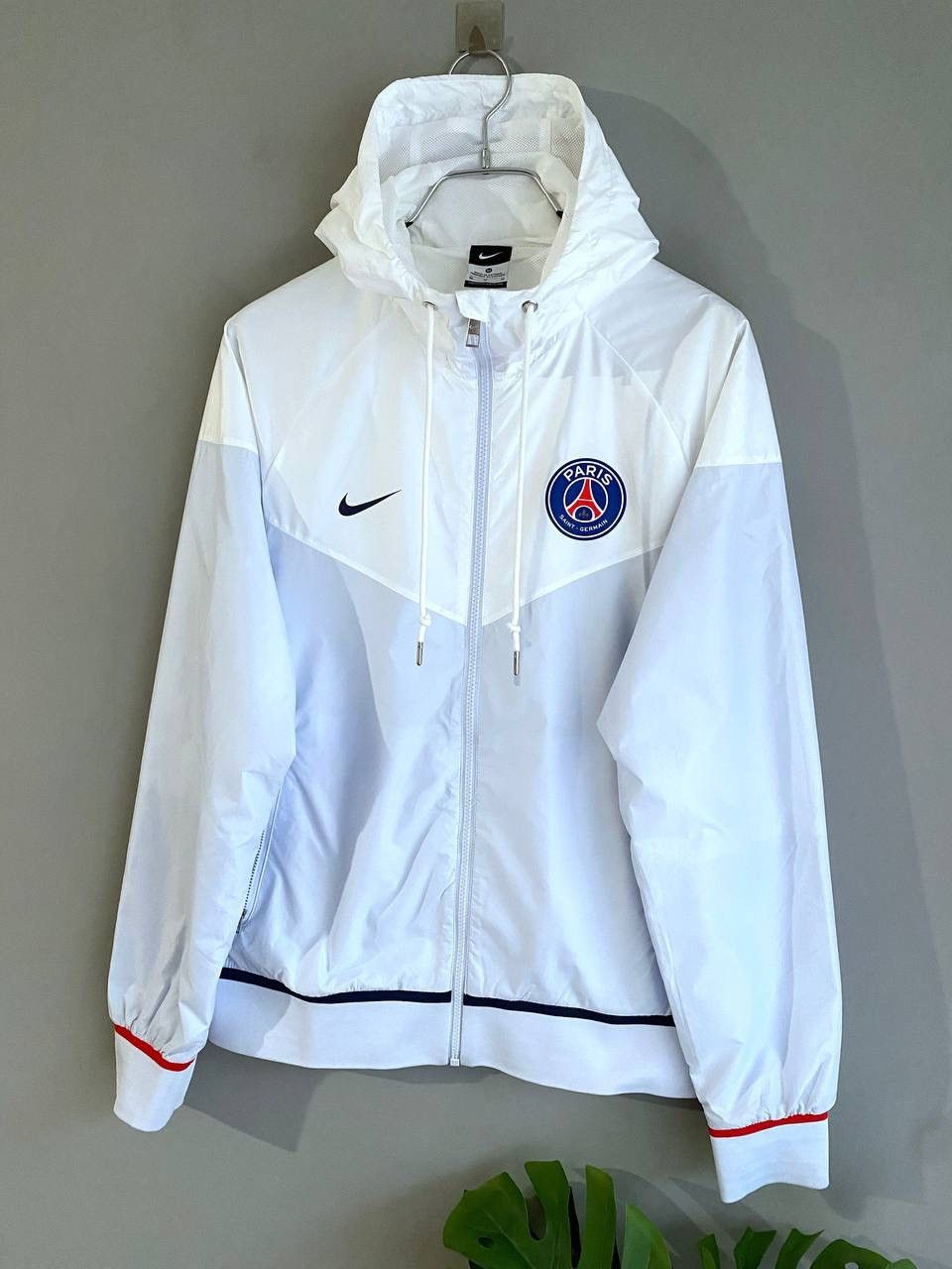Nike PSG FC Men's Football Hooded Zip Windbreaker Jacket, Size M Size US M / EU 48-50 / 2 - 3 Thumbnail