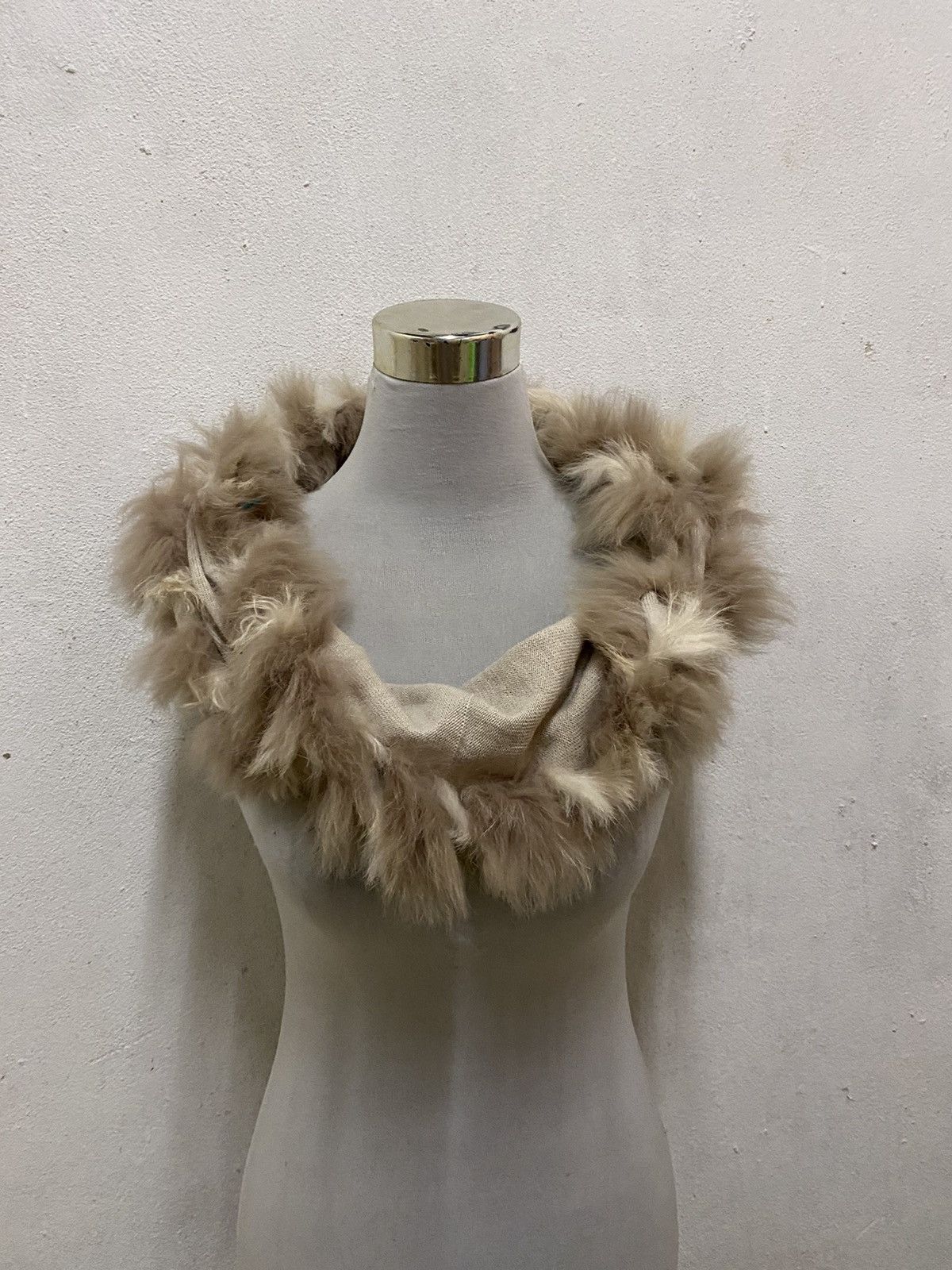 Japanese Brand Japanese Brand Rabbit Fur Neck Warmer Muffler Scarves Size ONE SIZE - 2 Thumbnail
