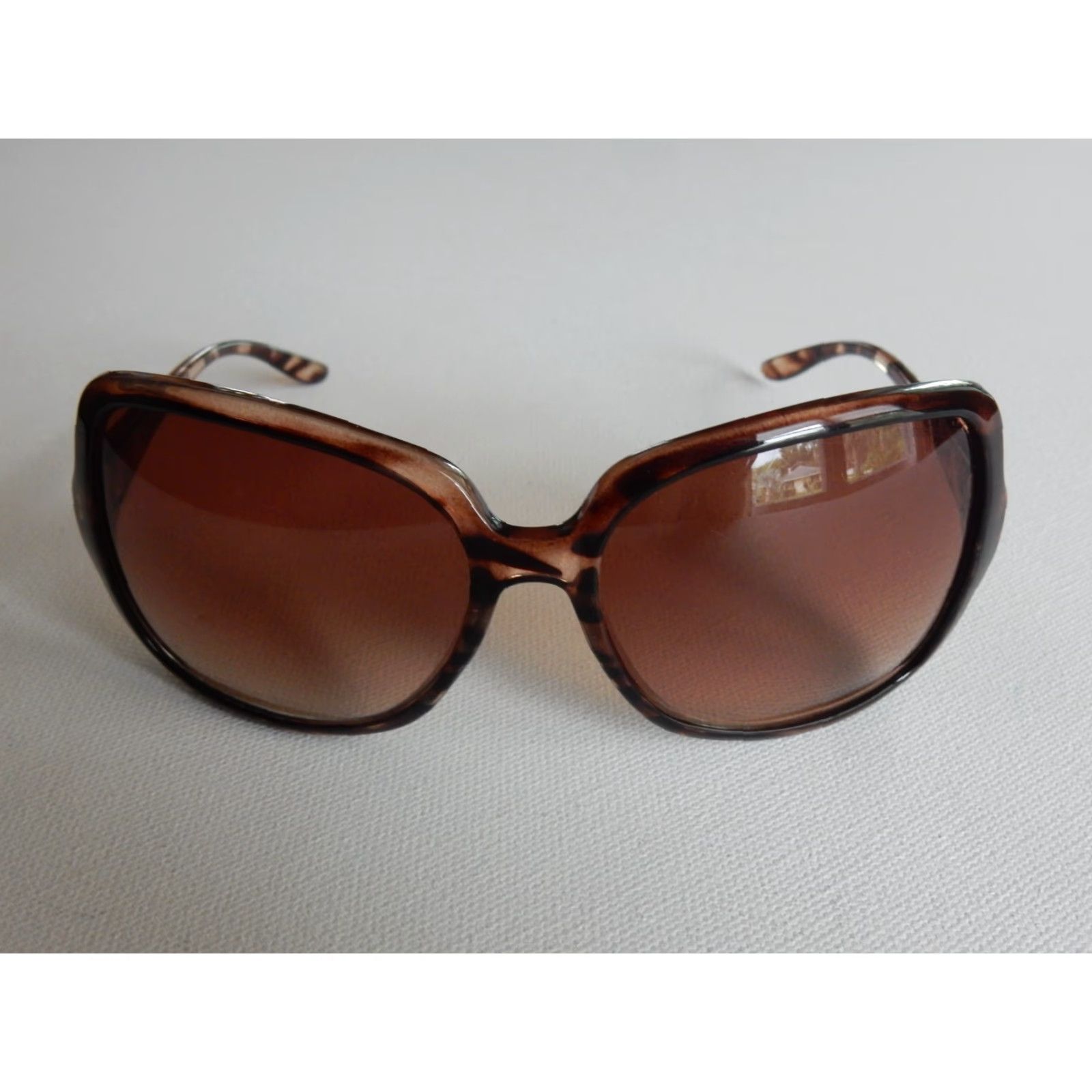 Liz Claiborne VINTAGE Liz Claiborne Sunglasses Women Brown Small Scratches Size ONE SIZE - 2 Thumbnail