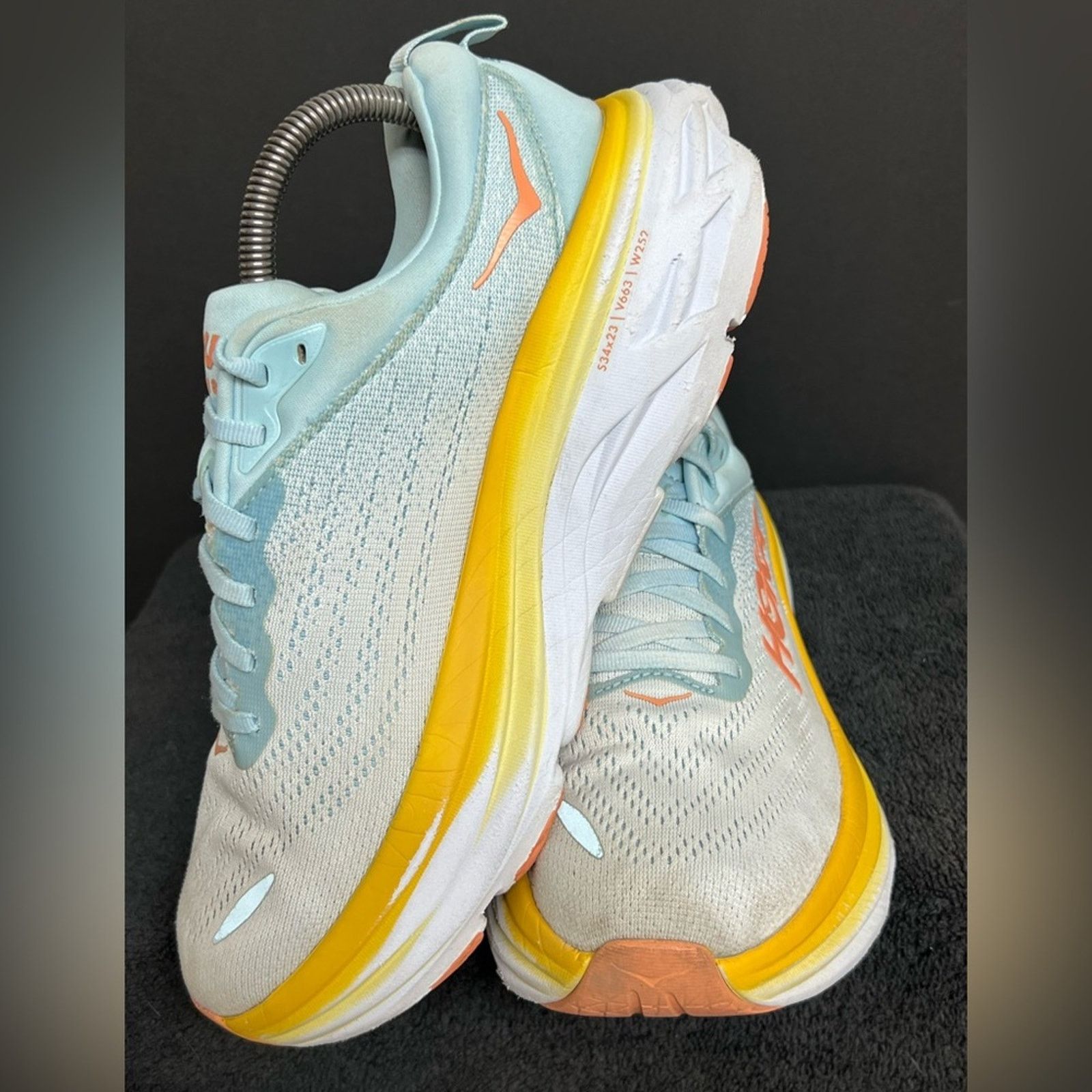 Hoka Hoka One One Women’s Bondi 8 Blue Shoes Size 9 B US Size US 9 / IT 39 - 3 Thumbnail
