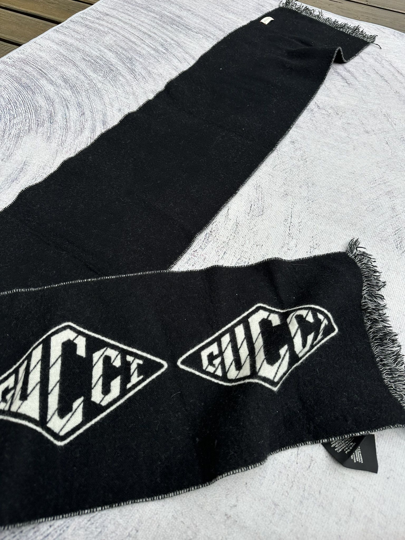Gucci Gucci Scarf Black Logo Bicolor Fringe Wool and Cashmere Size ONE SIZE - 7 Thumbnail