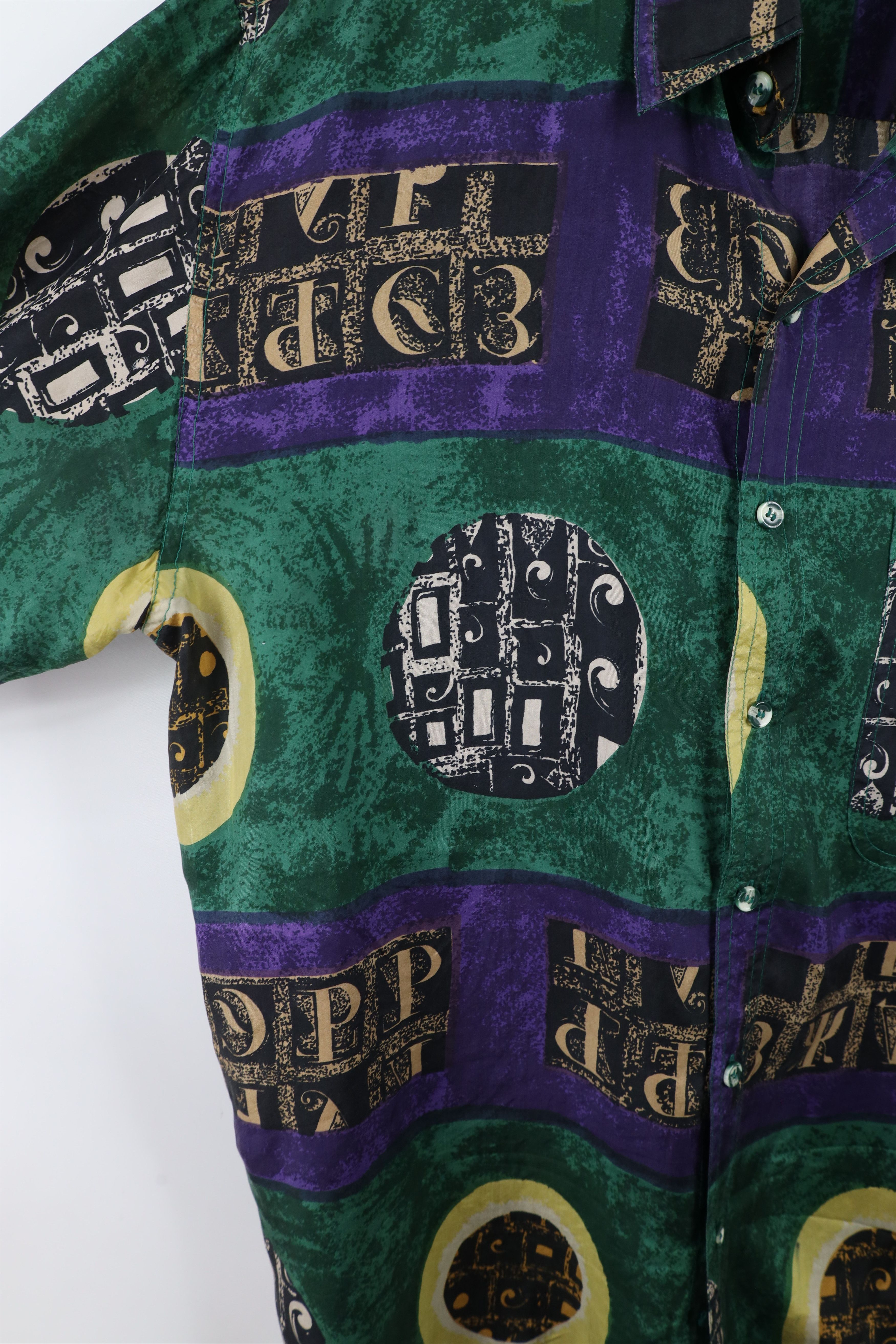Vintage Vintage 90s Streetwear Geometric Silk Collared Button Shirt Size US M / EU 48-50 / 2 - 4 Thumbnail