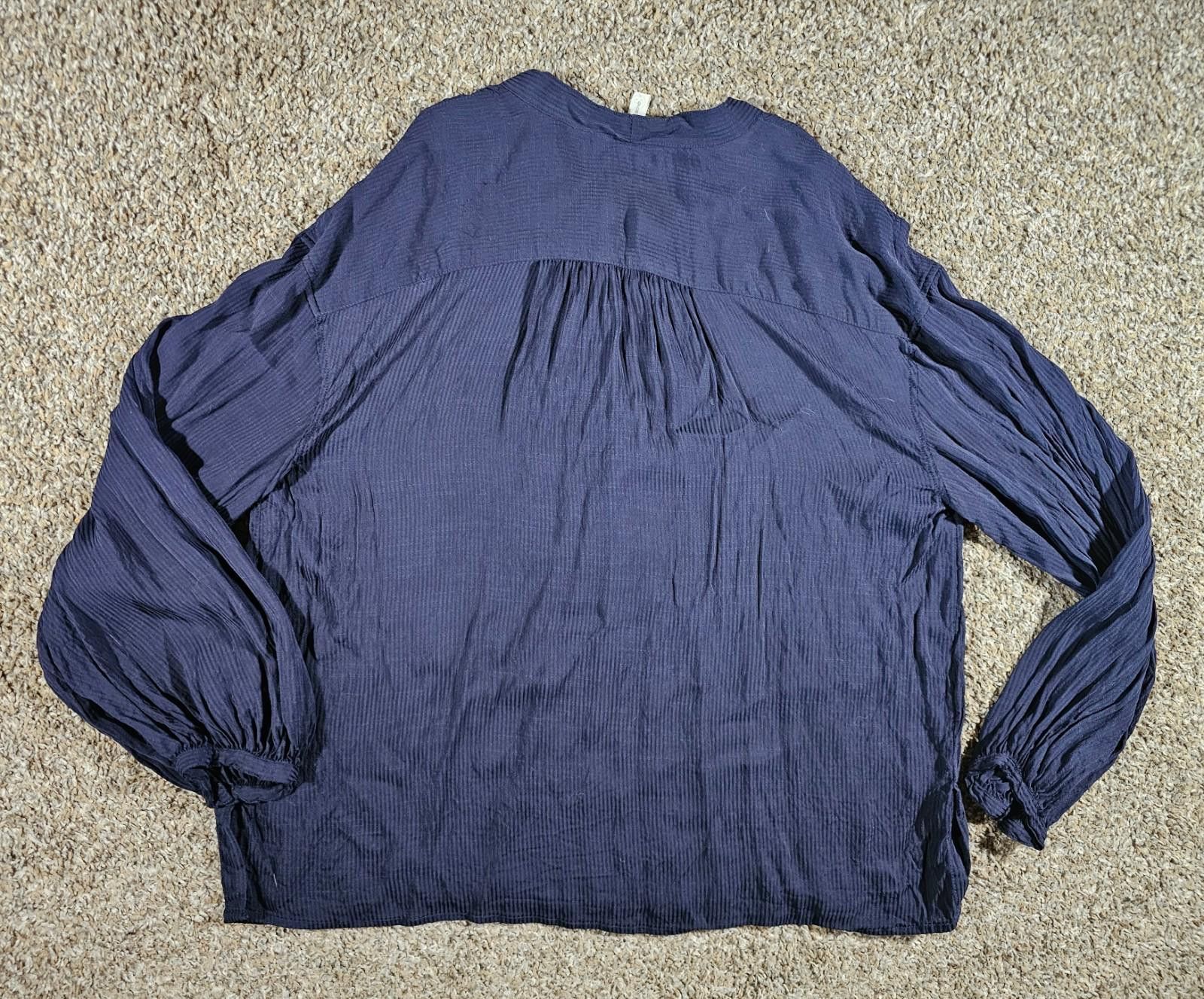 Treasure & Bond Treasure & Bond Long Sleeve Vneck L Blouse Size L / US 10 / IT 46 - 7 Thumbnail