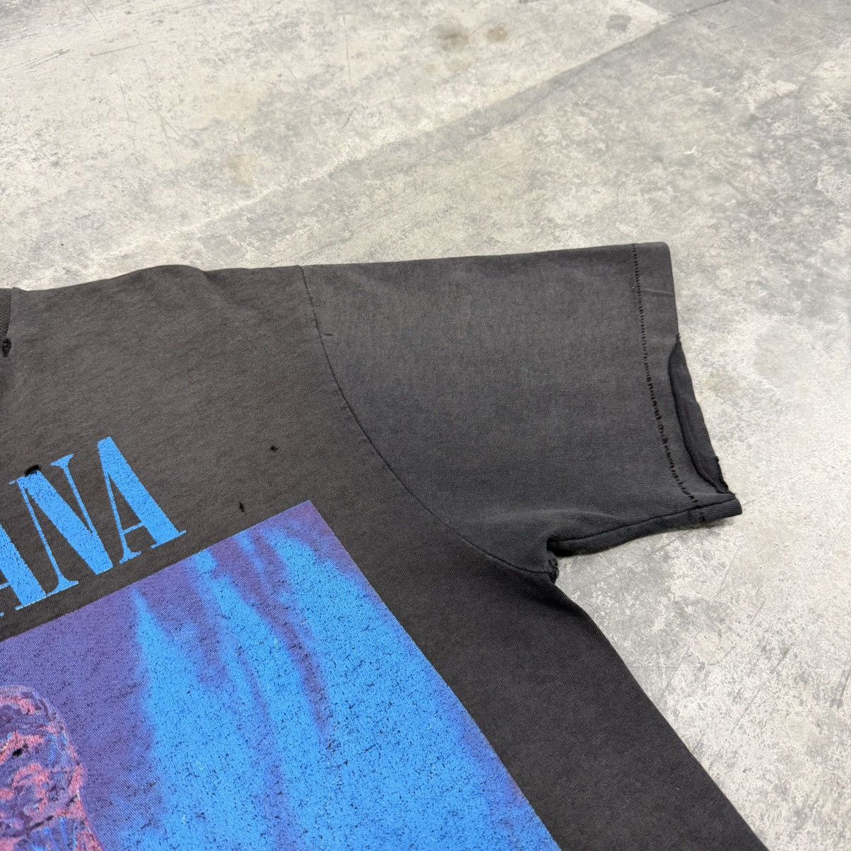 Vintage 1992 Vintage Nirvana Sliver Faded Thrashed Band Tee Size US L / EU 52-54 / 3 - 3 Thumbnail