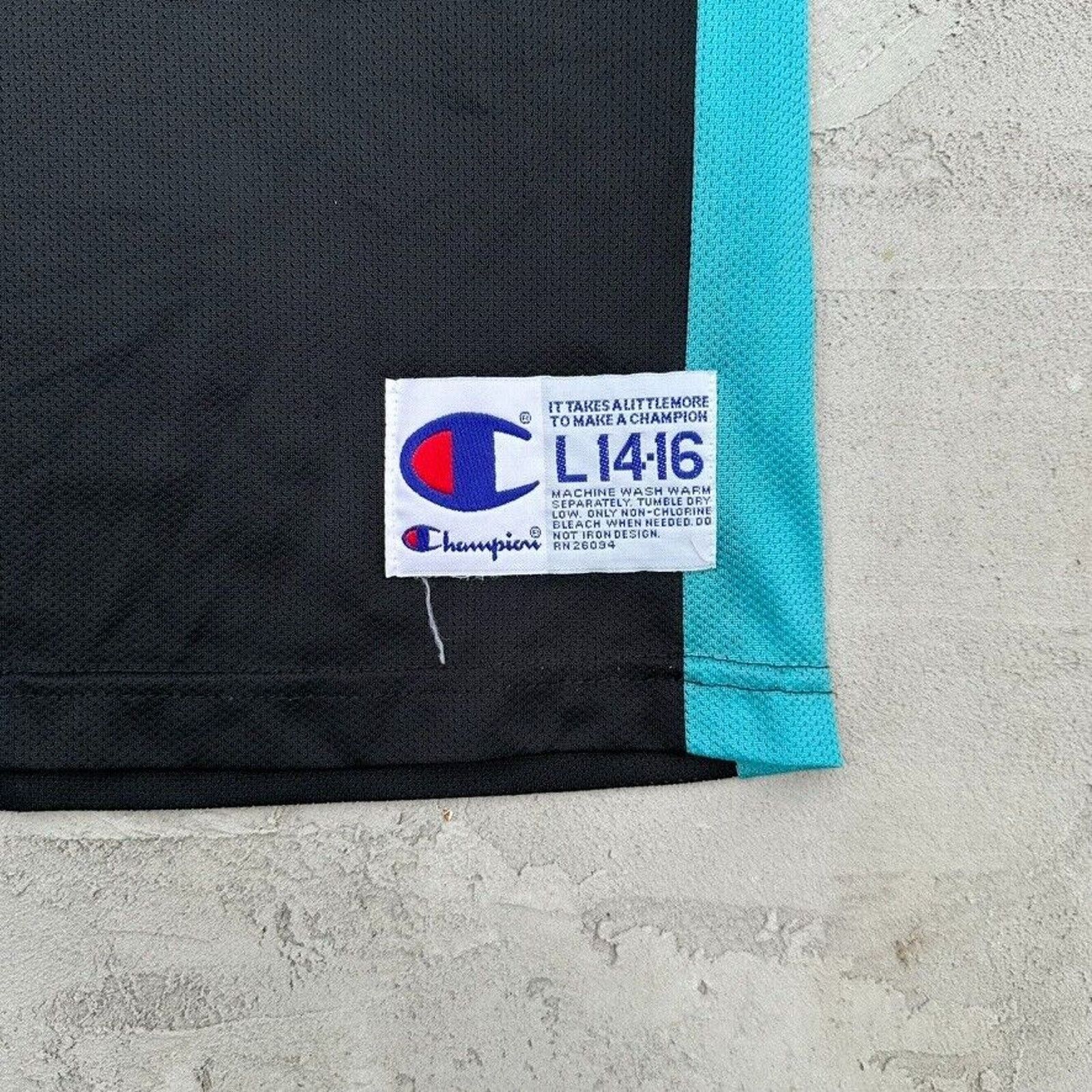 Champion Vintage Champion NBA Vancouver Grizzlies Jersey YOUTH Size US XXS / EU 40 - 6 Thumbnail