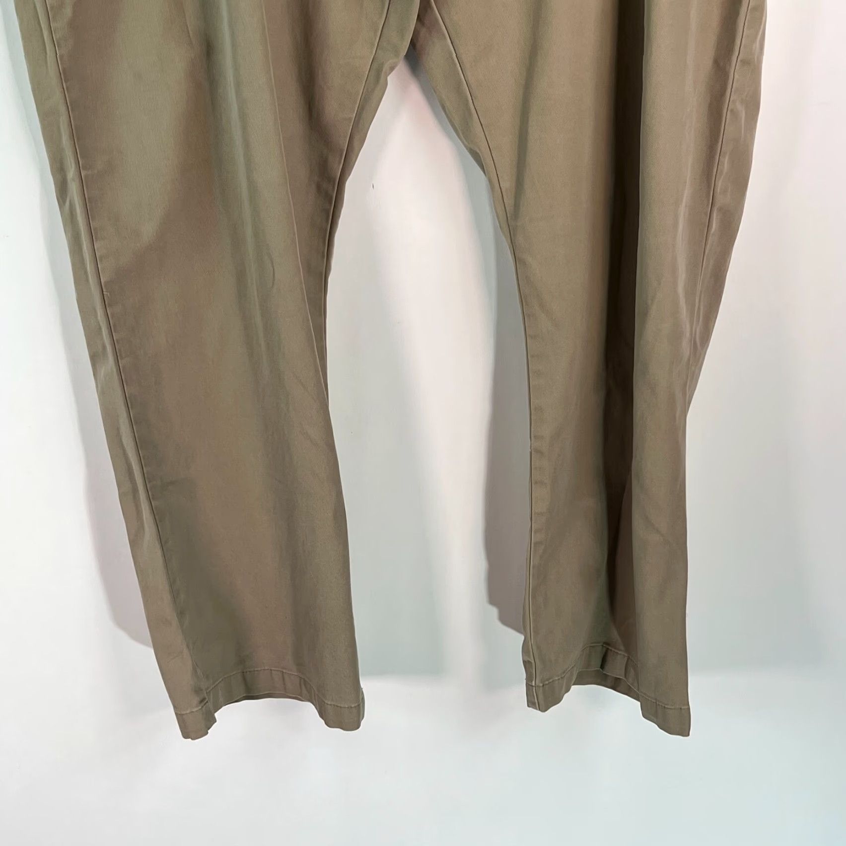 Wrangler Wrangler Mens Pants Beige Flat Front 42 Regular Inseam 29 Comfort Cotton Blend Jeans Trouser Dress Casual Men US Size US 42 / EU 58 - 7 Thumbnail