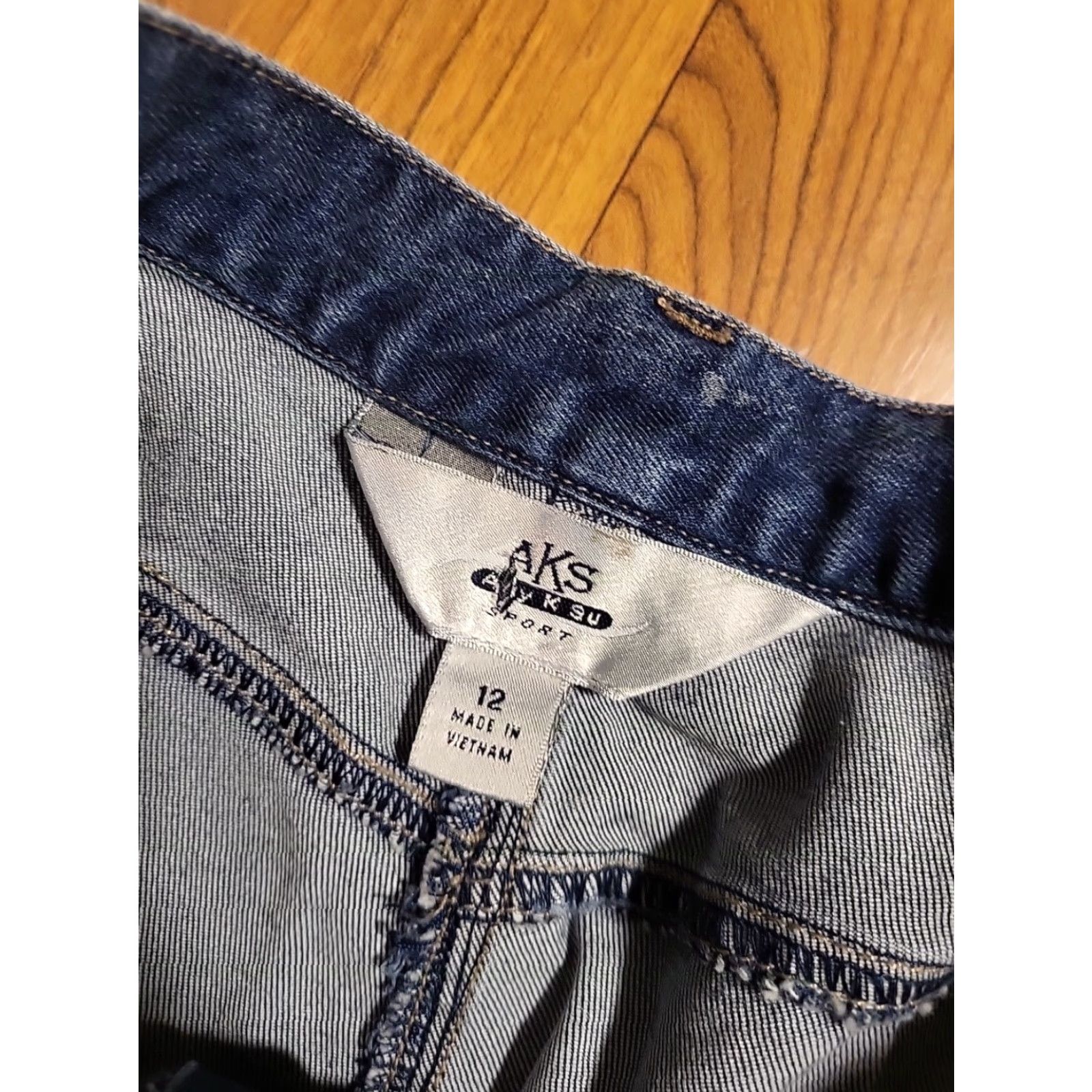 Anne Klein Anne Klein Sport Capri Pants Blue Denim Women 12 EUC Size 34" / US 12 / IT 48 - 2 Thumbnail