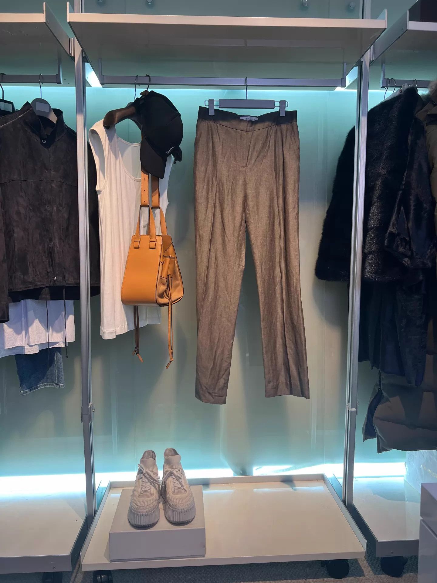 Max Mara MaxMara Camel Wool-Linen High-Waisted Pants (40, Milan, New) Size 27" / US 4 / IT 40 - 1 Thumbnail