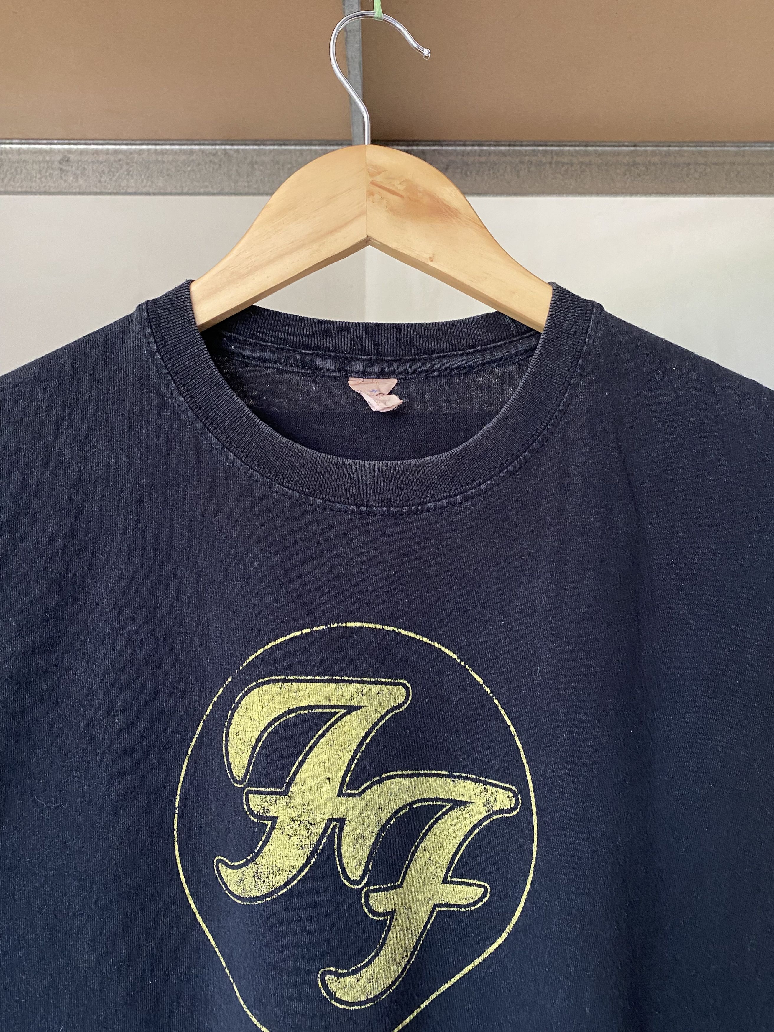 Band Tees Foo Fighters Vintage 2000s Greatest Hits Tee Size US XL / EU 56 / 4 - 3 Thumbnail