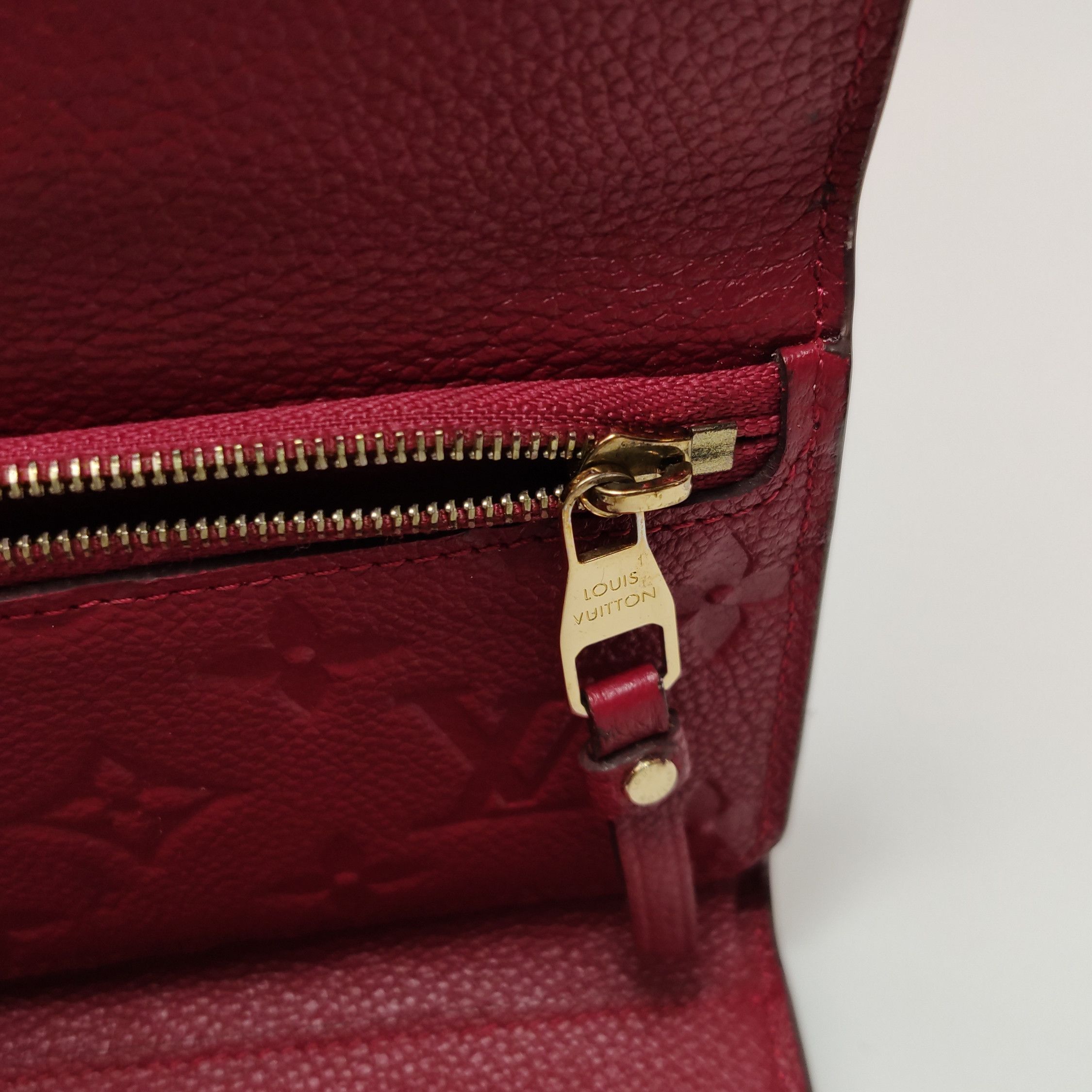 Louis Vuitton Louis Vuitton (LV) Cowhide solid color monogram embossed sn Size ONE SIZE - 6 Thumbnail