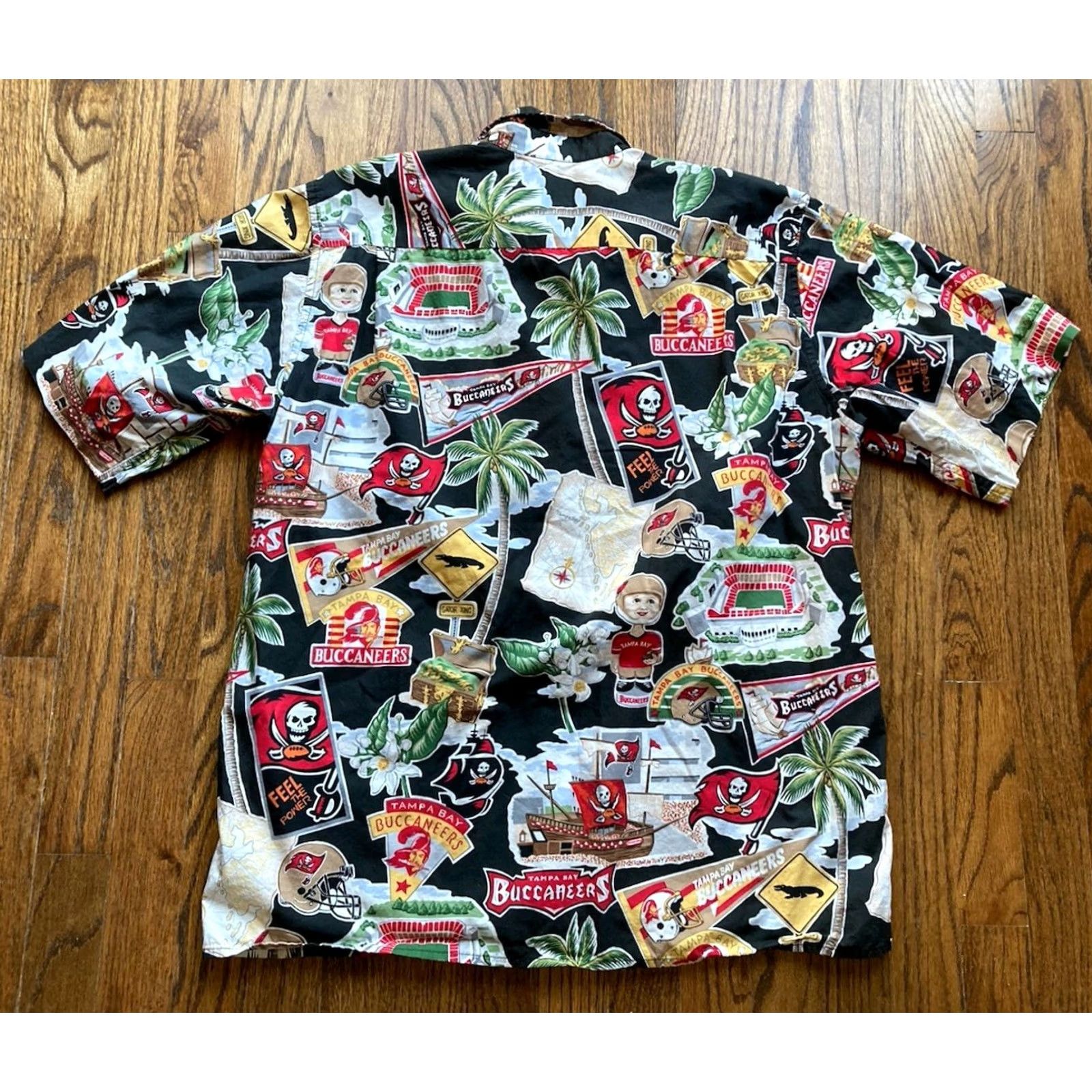 Reyn Spooner Reyn Spooner Tampa Bay Buccaneers Hawaiian Shirt Mens M NFL Cotton Shirt Size US M / EU 48-50 / 2 - 6 Thumbnail