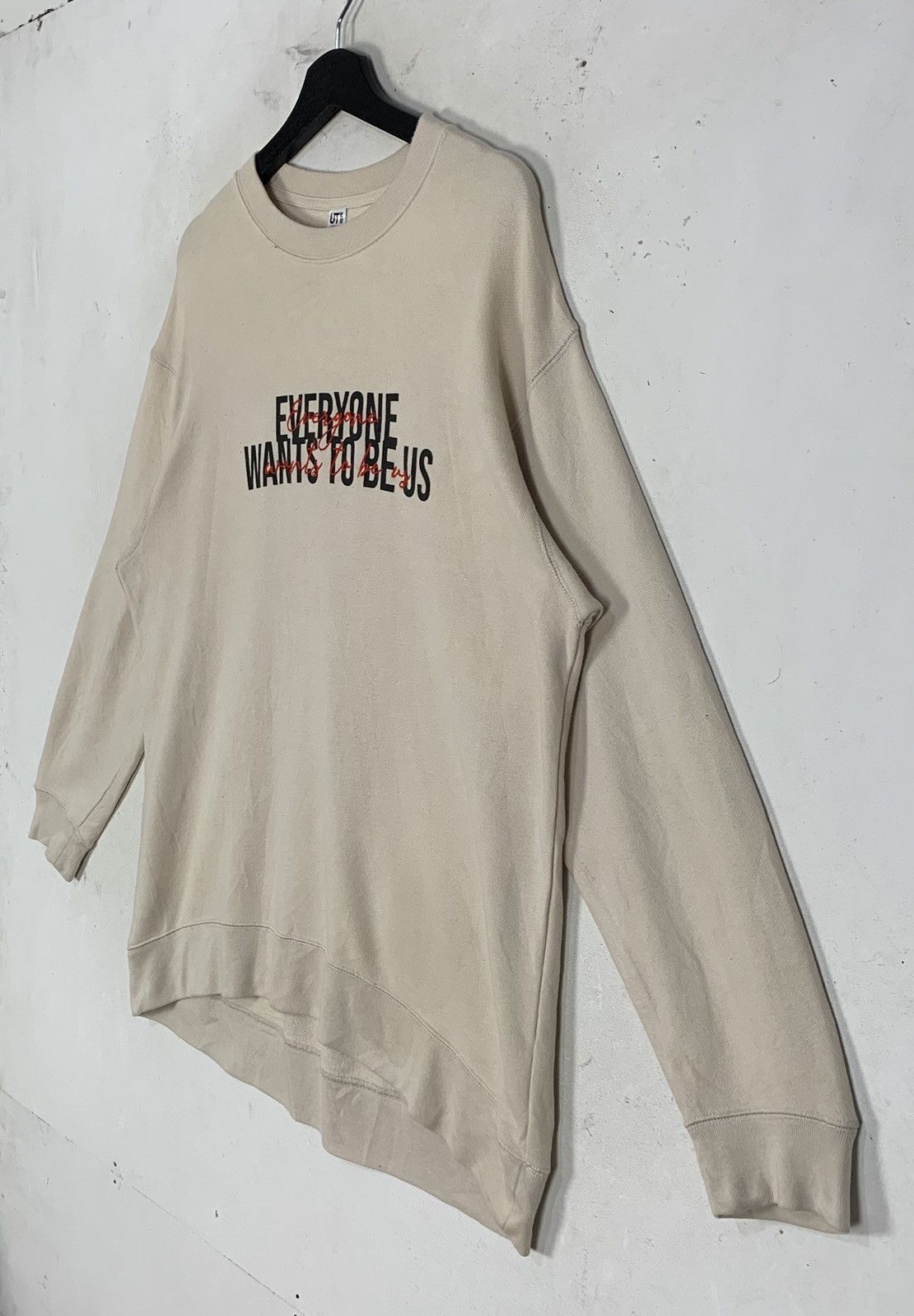 Uniqlo Uniqlo The Devil Wears Prada Movie Streetwear Sweatshirt Size US XL / EU 56 / 4 - 4 Thumbnail
