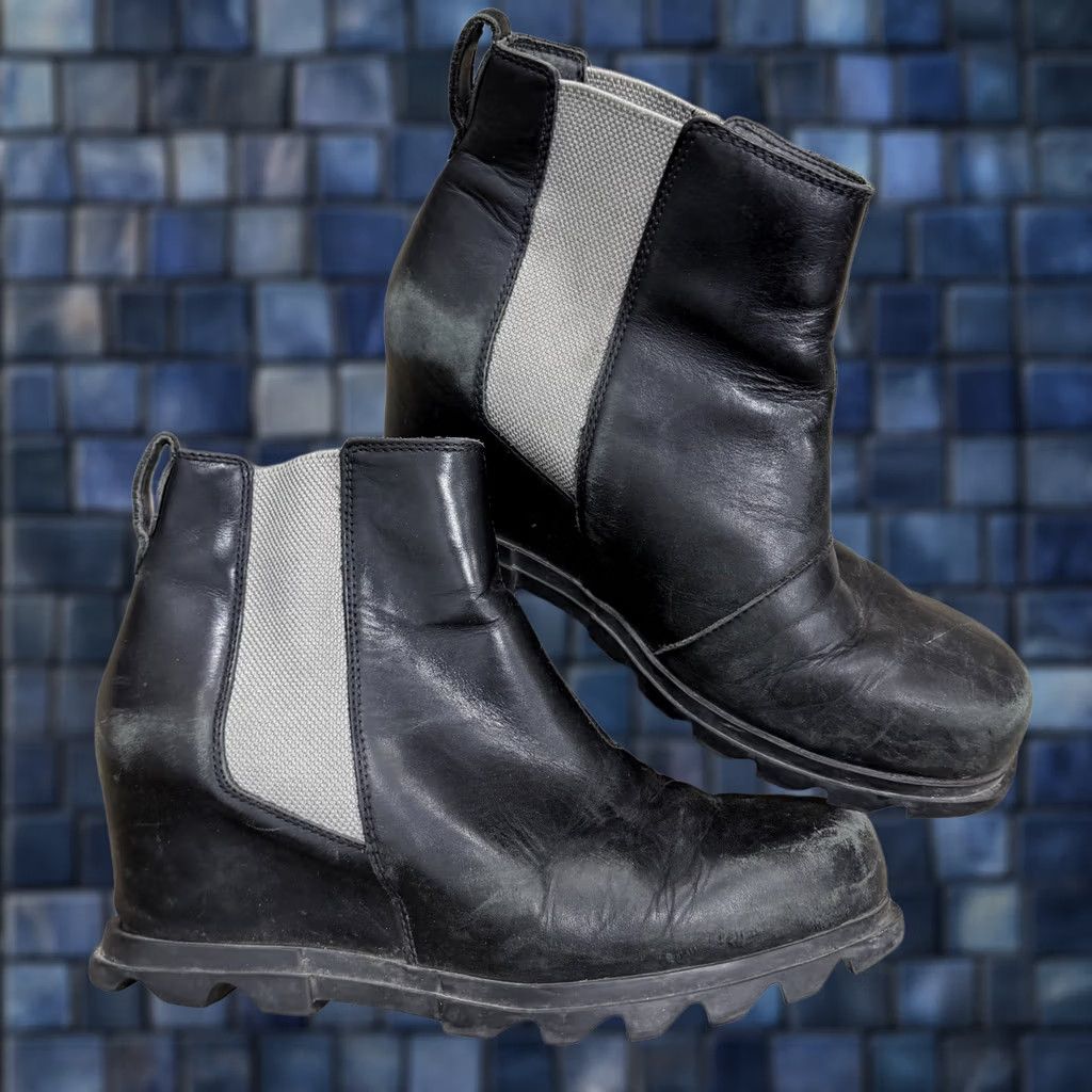 SOREL Sorel Joan Of Arctic Wedge III LL6011-010 Black Chelsea Boots Size 11 Womens Waterproof Leather Winter Wedge Rubber Outsole Casual Size US 9 / IT 39 - 1 Thumbnail