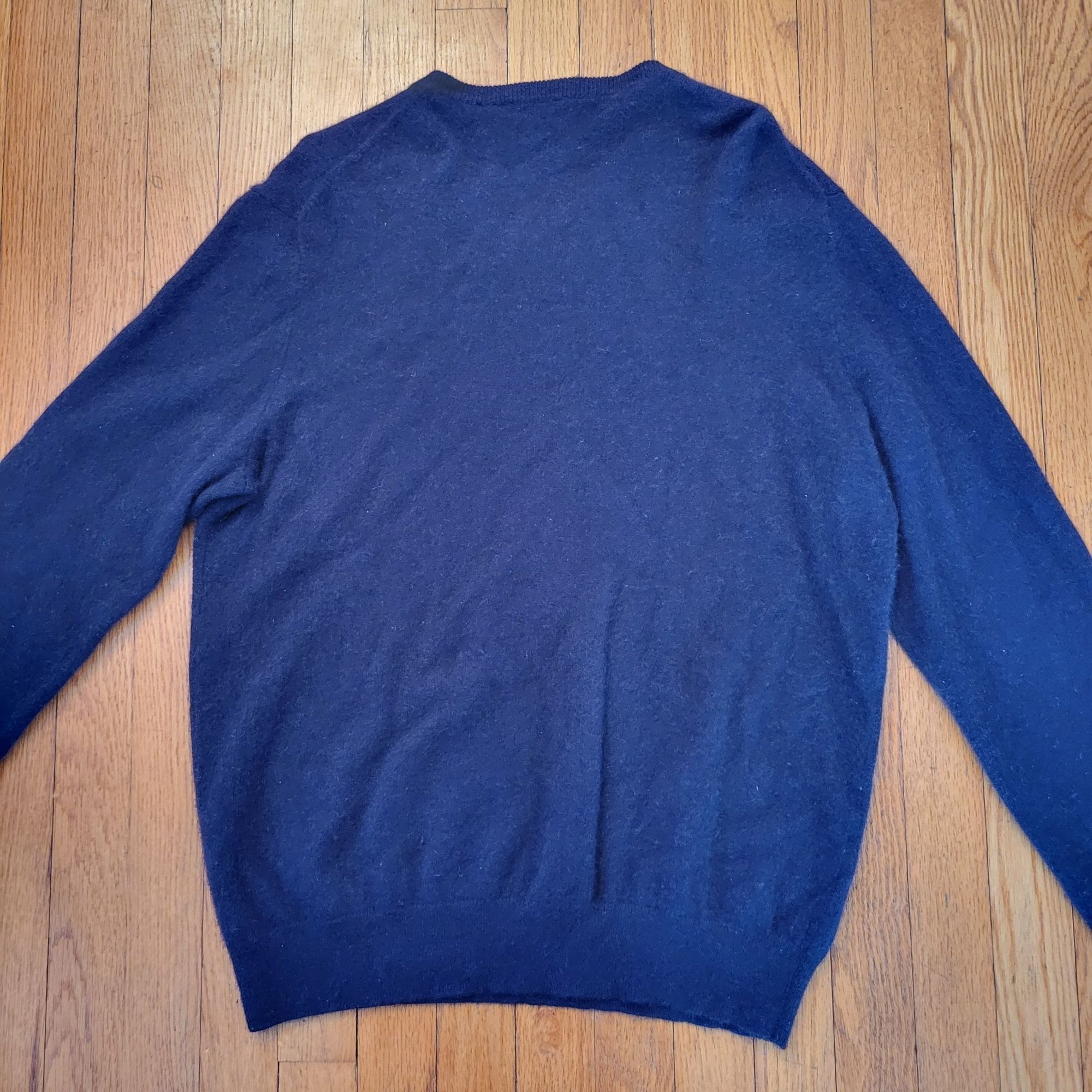 Saks Fifth Avenue Saks Fifth Avenue Cashmere V Neck Sweater XL Navy Blue Soft Size US XL / EU 56 / 4 - 4 Thumbnail