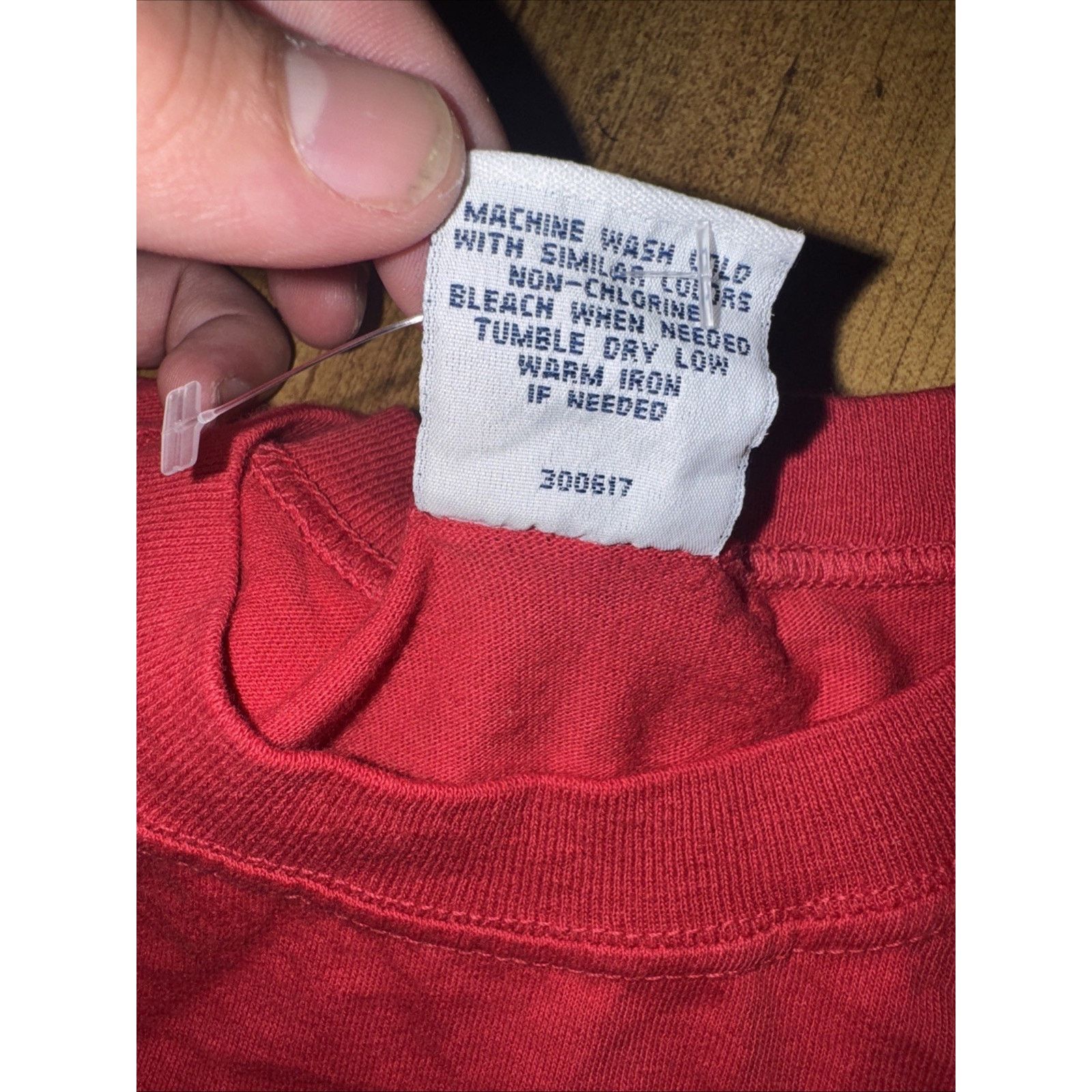 Old Navy × Vintage Vintage Old Navy Spell Out Graphic T-Shirt Red M 20x27 Size US M / EU 48-50 / 2 - 4 Thumbnail