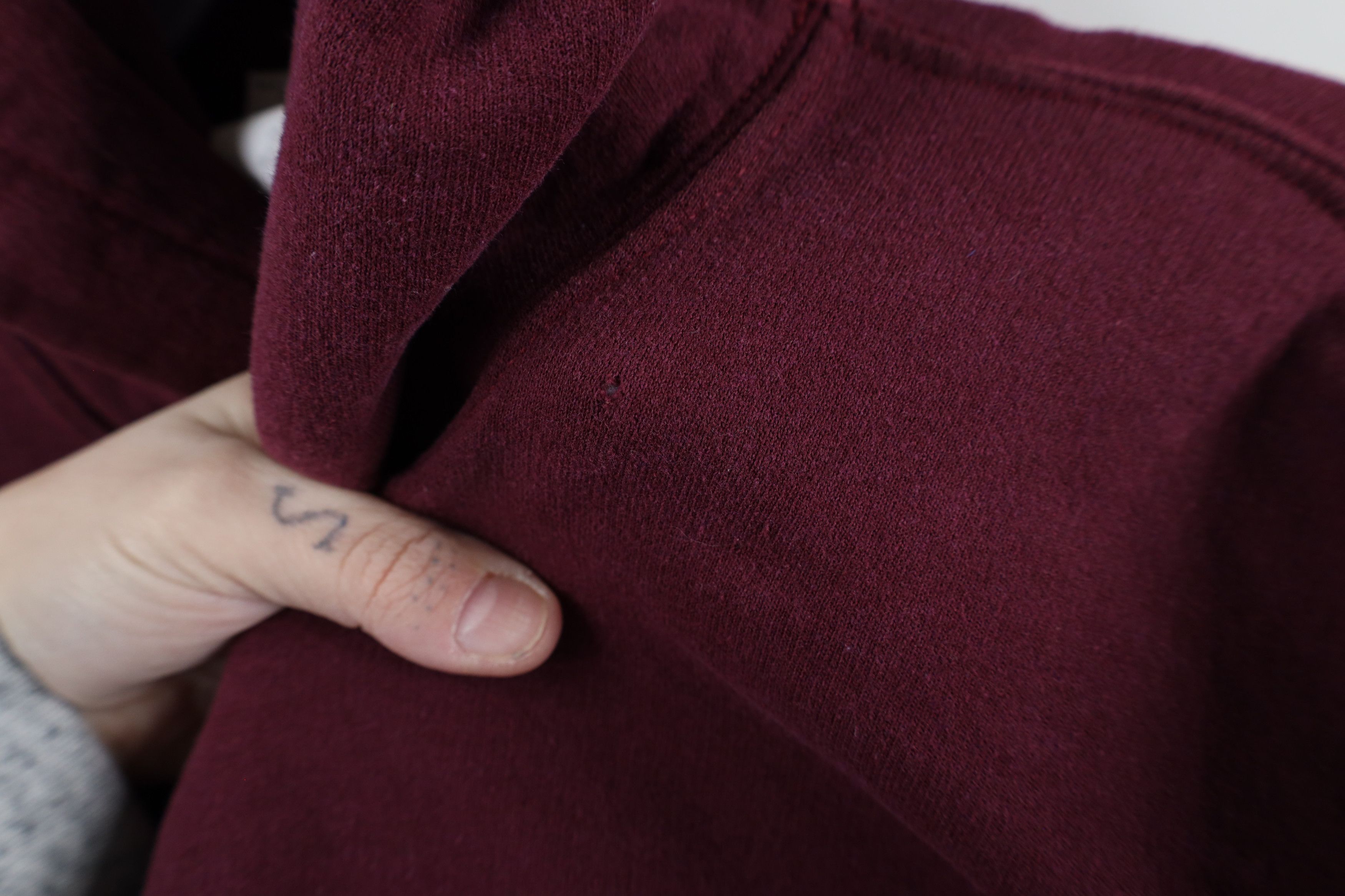 Vintage Vintage Y2K Jeep Motors Spell Out Hoodie Sweatshirt Maroon Size US M / EU 48-50 / 2 - 4 Thumbnail