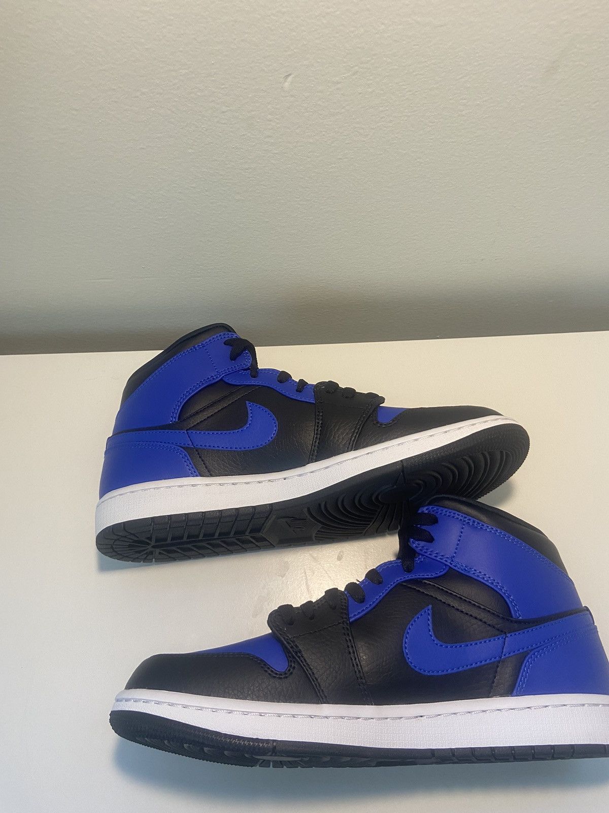 Jordan Brand Jordan 1 Mid Hyper Royal Size US 9 / EU 42 - 3 Thumbnail