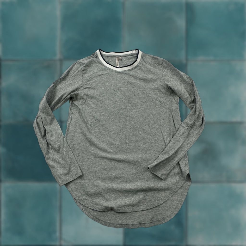 Banana Republic Banana Republic Shirt Mens Medium Gray Crew Neck Long Sleeve Signature Shirt Mens Medium Gray Crew Neck Long Sleeve Signature Size US M / EU 48-50 / 2 - 1 Thumbnail