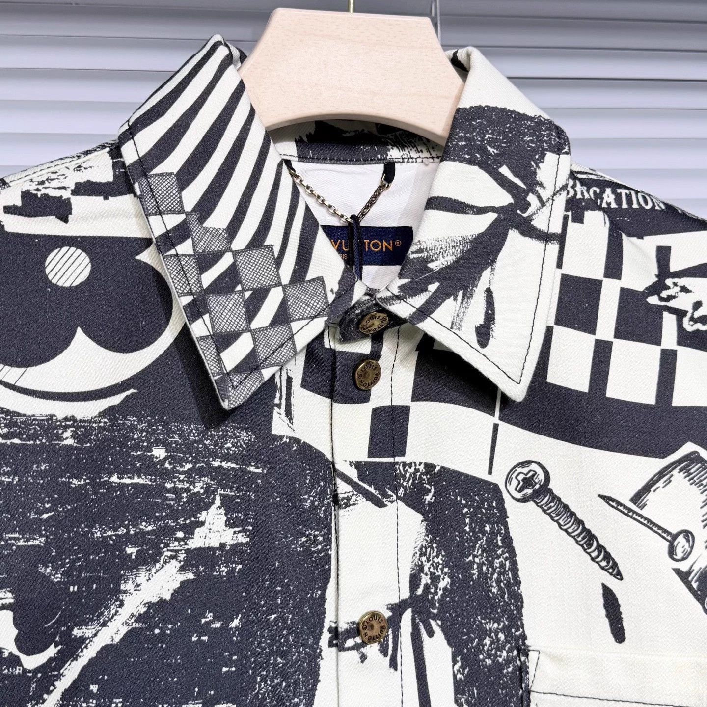 Louis Vuitton LV Denim Short-Sleeve Shirt Graffiti Collage Ivory L 24SS Size US L / EU 52-54 / 3 - 3 Thumbnail