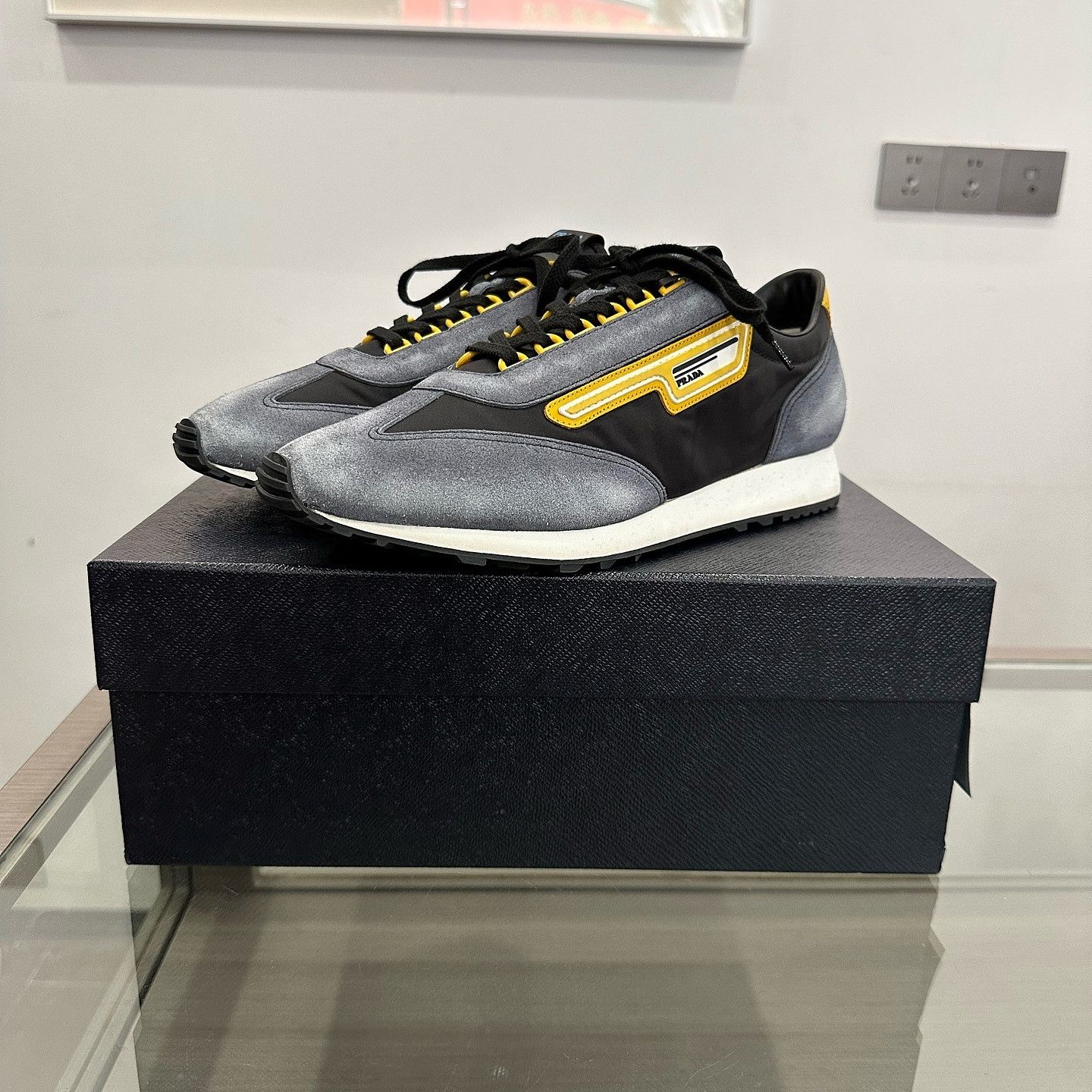 Prada Prada Logo Patch Suede Low-Top Sneakers Size US 10 Size US 10 / EU 43 - 1 Thumbnail