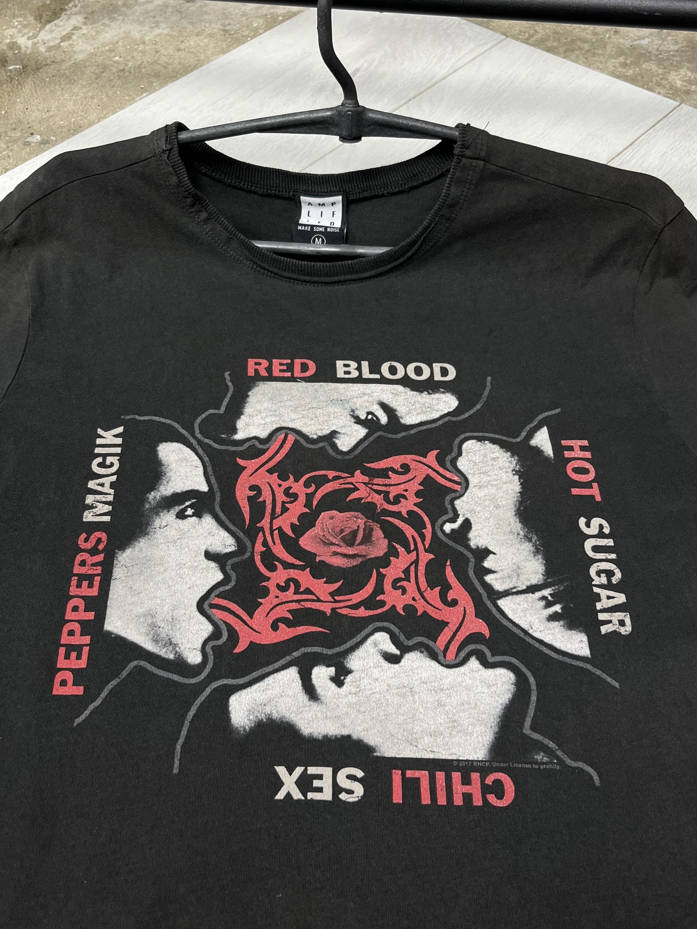 Vintage 2000s RHCP "BLOOD SUGAR SEX MAGIK" TEE - № 981 Size US M / EU 48-50 / 2 - 4 Thumbnail