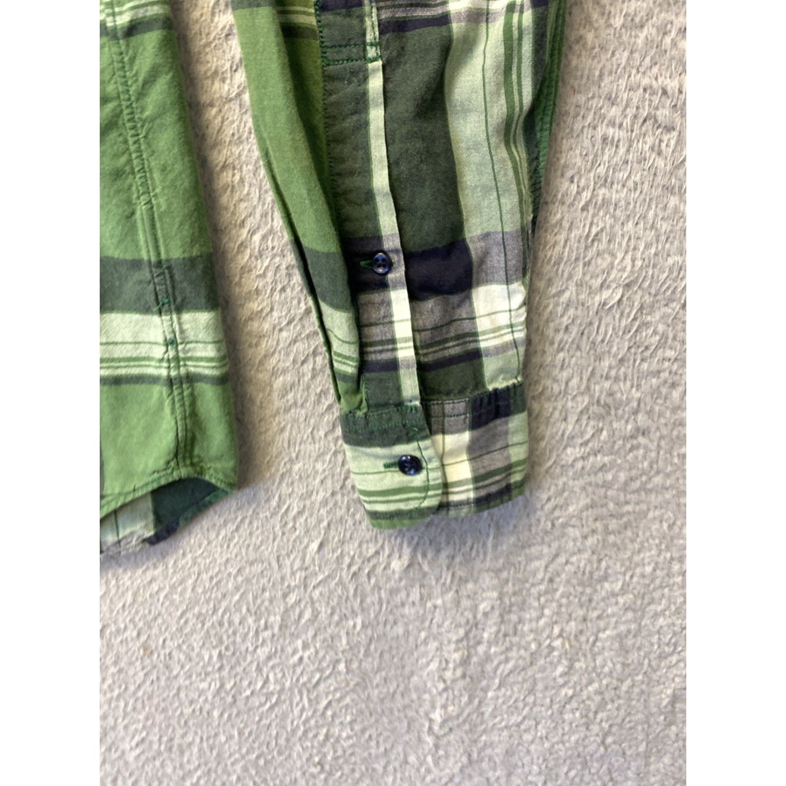J.Crew J. Crew Button Shirt Men’s M Green White Madras Plaid Lightweight Button-Up Long Sleeve Collared Spread Cotton Regular Classic Mens Size US M / EU 48-50 / 2 - 4 Thumbnail