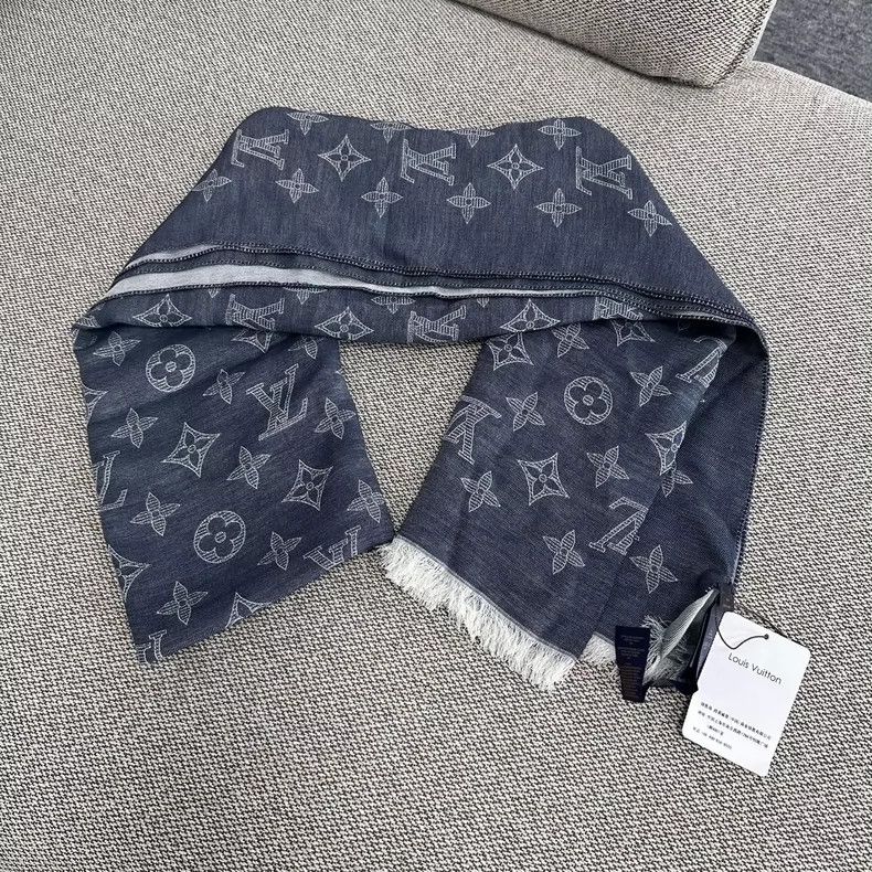 Louis Vuitton Louis Vuitton Blue wool scarf Size ONE SIZE - 1 Thumbnail