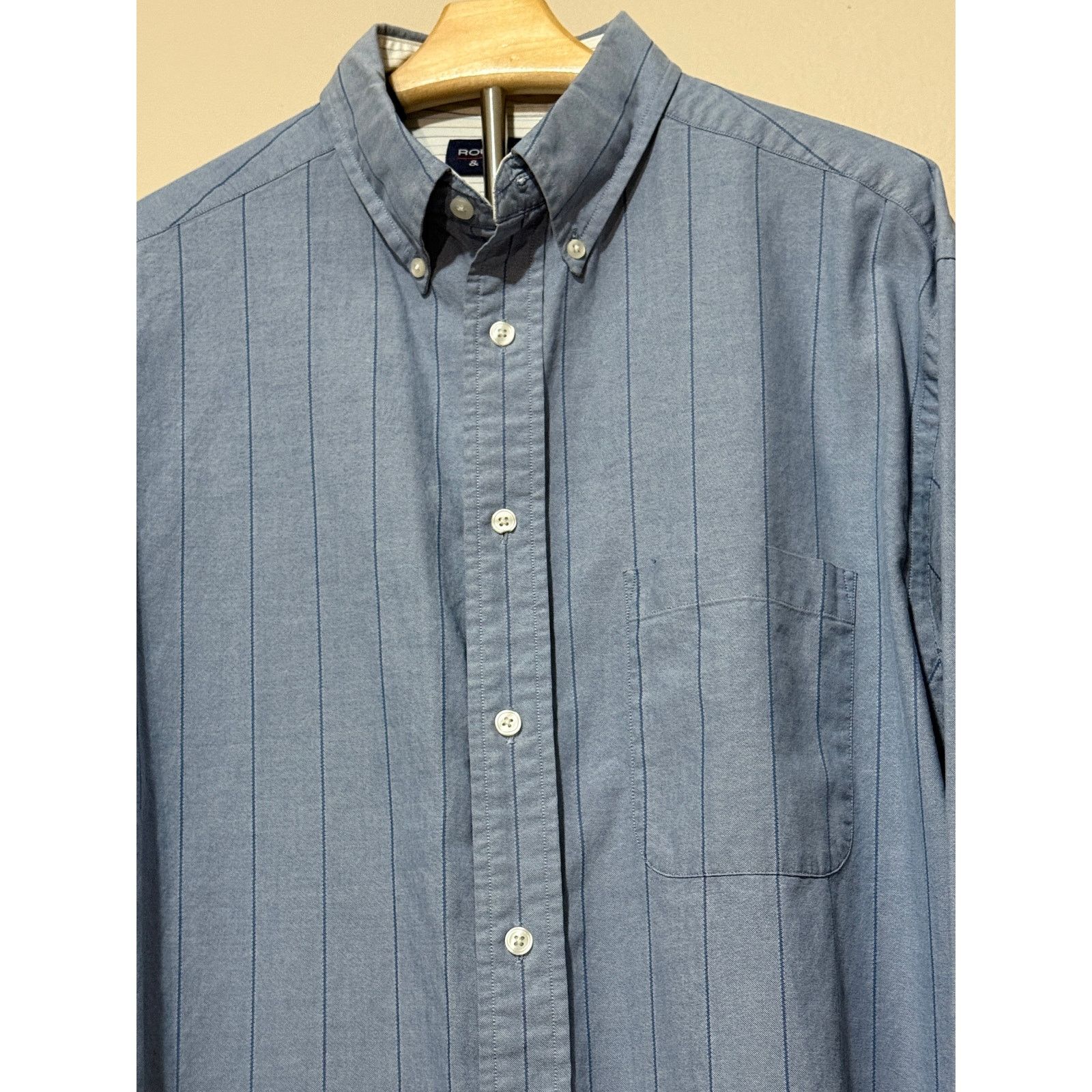 Roundtree & Yorke Roundtree & Yorke men’s size L blue 100% cotton button down Size US L / EU 52-54 / 3 - 4 Thumbnail
