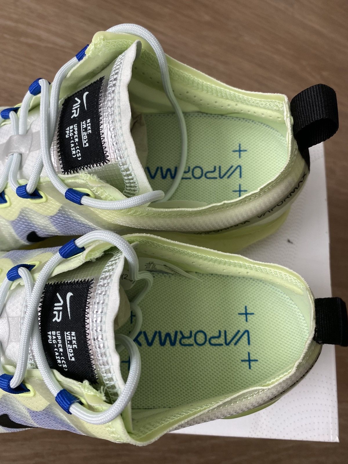 Nike Nike Air VaporMax 2019 Barely Volt Size US 10 / EU 43 - 9 Thumbnail