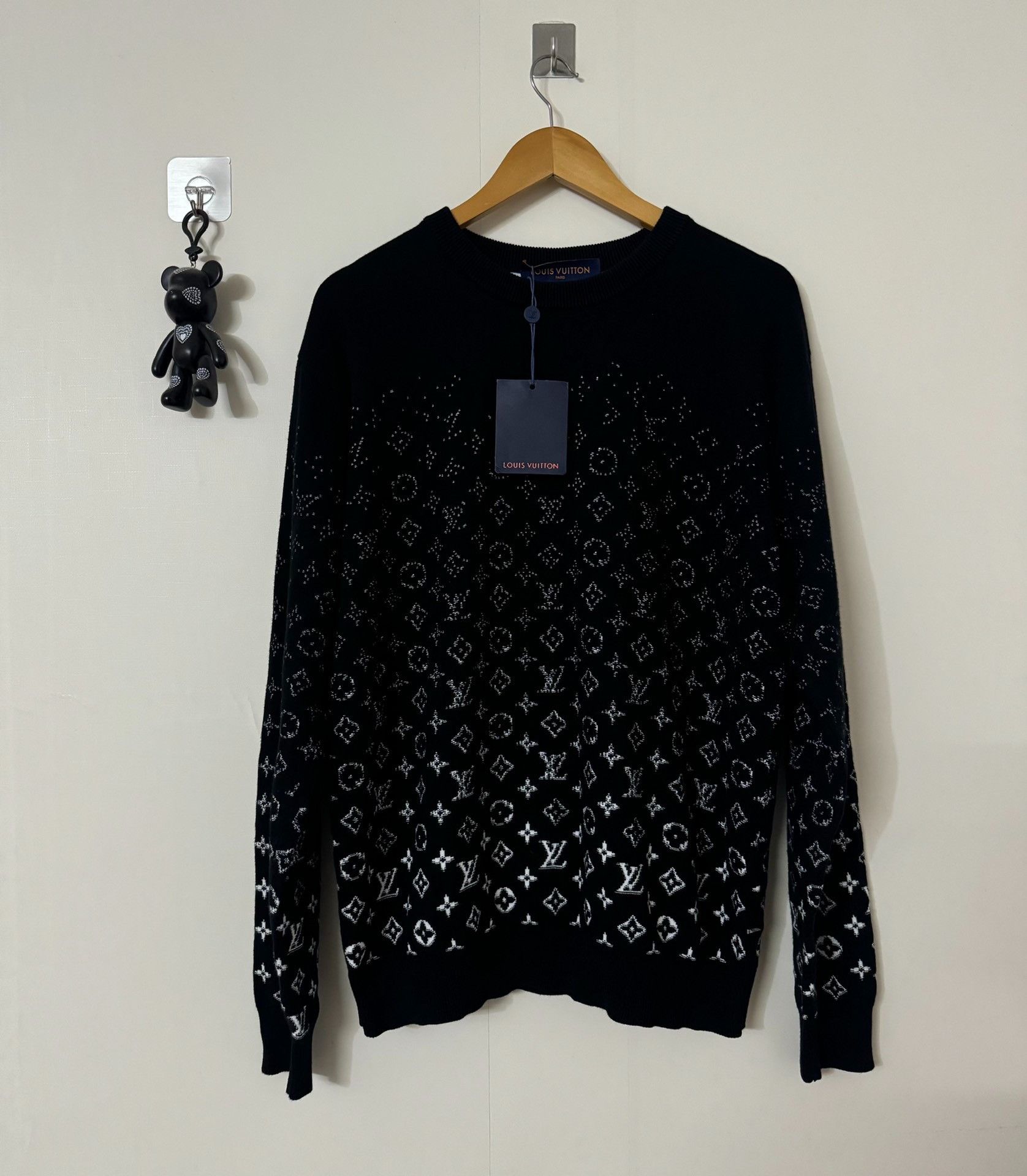 Louis Vuitton Louis Vuitton Gradient Sweater Nextarrow-2501 Size US L / EU 52-54 / 3 - 1 Thumbnail