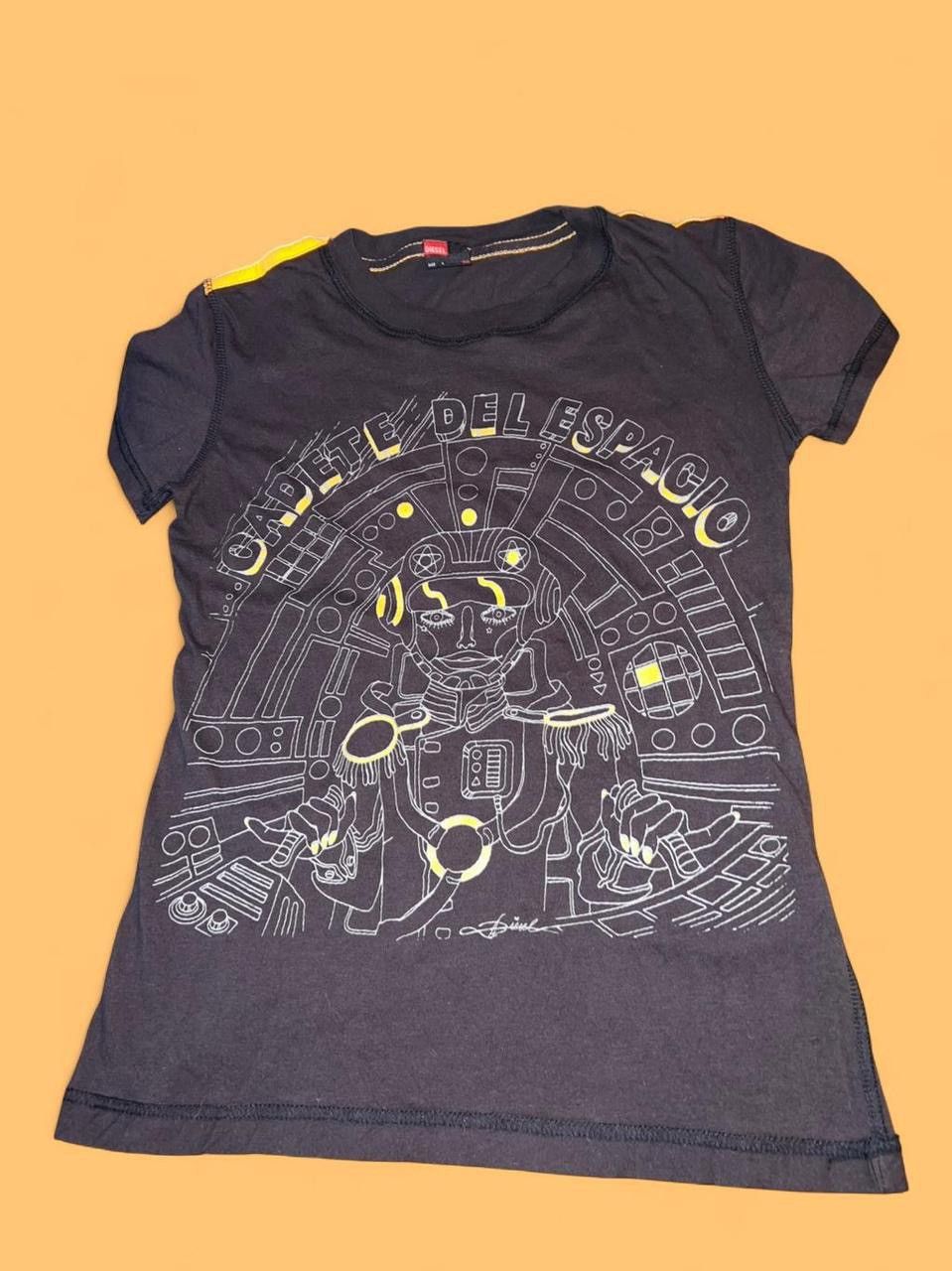Diesel Diesel space cadet in Spanish graphic baby tee T shirt Y2K Size XS / US 0-2 / IT 36-38 - 1 Thumbnail