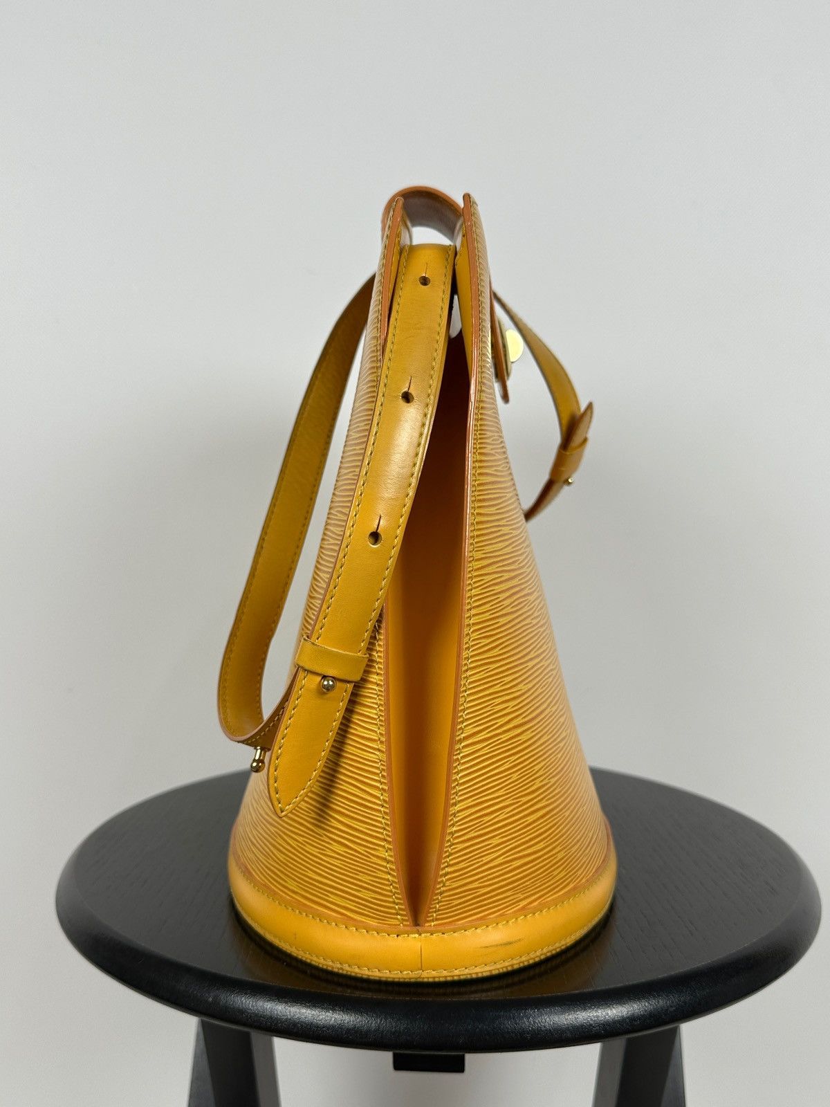 Louis Vuitton Louis Vuitton Epi Cluny Yellow Leather Shoulder Bag Size ONE SIZE - 7 Thumbnail
