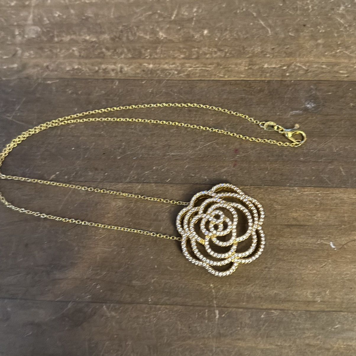 Other Gold tone rhinestone rose pendant necklace Size ONE SIZE - 3 Thumbnail