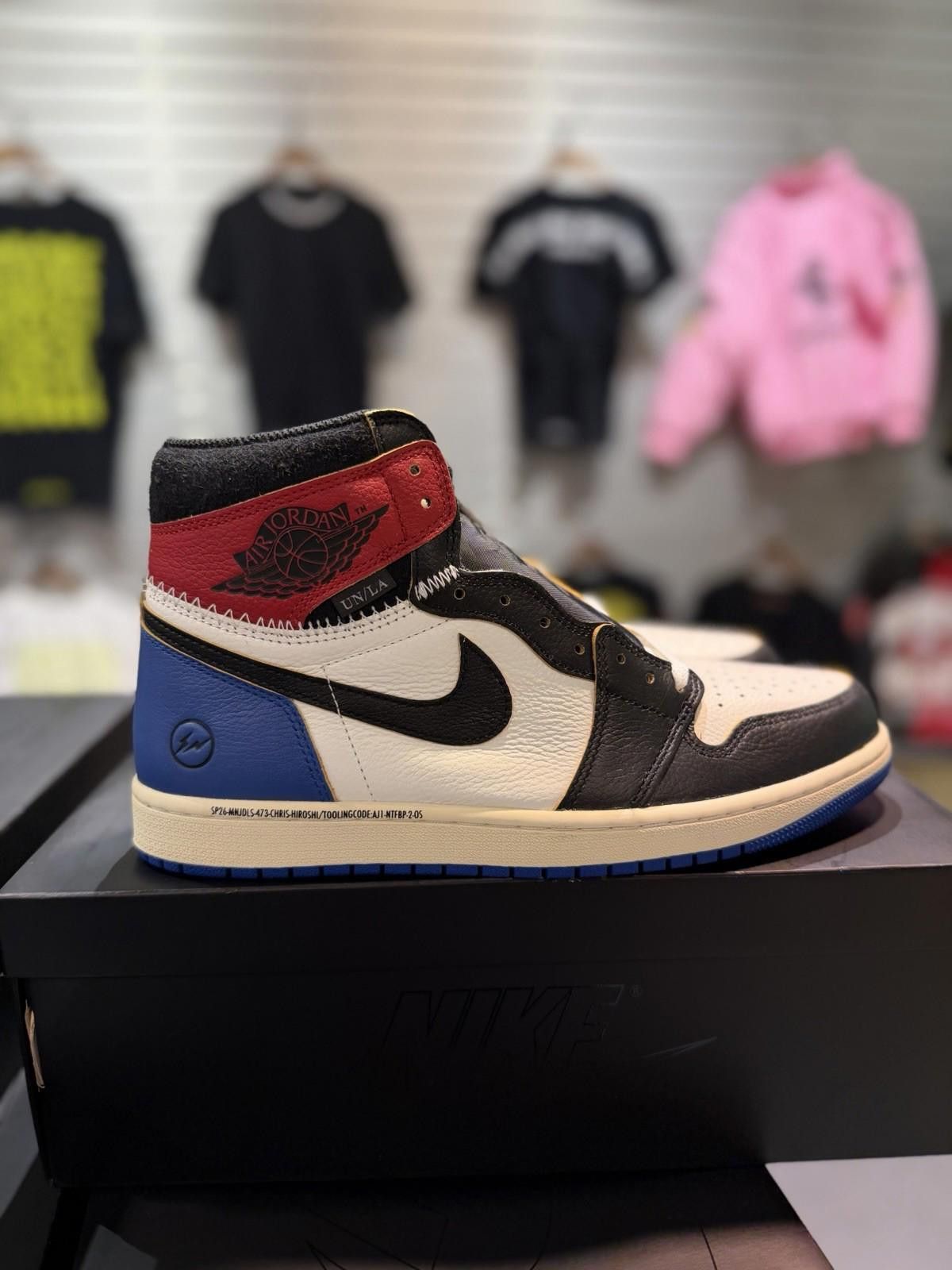 Jordan Brand Air Jordan 1 x Union x Fragment Black and Varsity Red 11 Size US 11 / EU 44 - 2 Thumbnail
