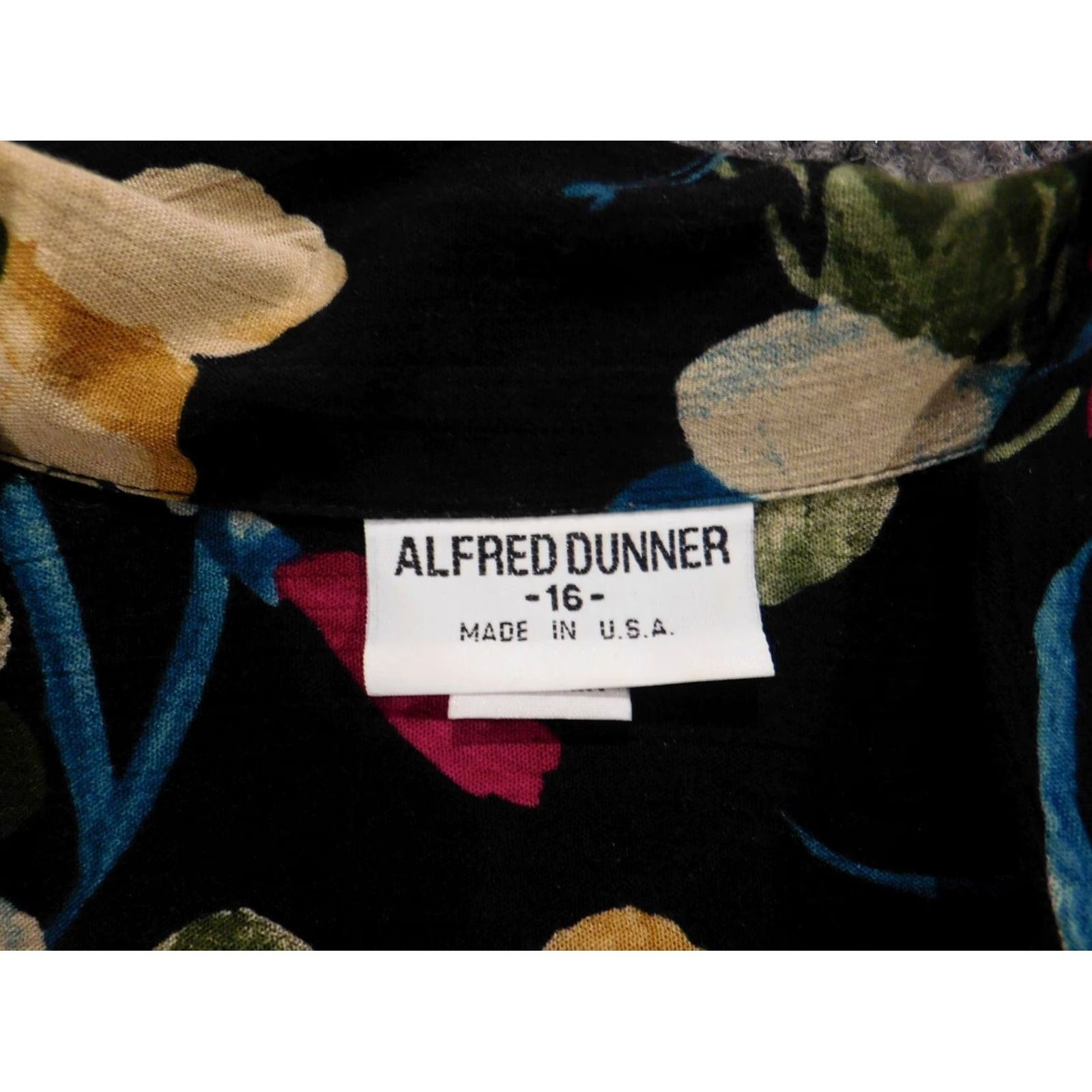 Vintage Alfred Dunner Button-Up Shirt Womens Black Floral Short Sleeve 16 Crew Neck Button Vintage? No, Regular Fit, Polyester, Casual Island Vibes Size XXL / US 16-18 / IT 52-54 - 4 Thumbnail