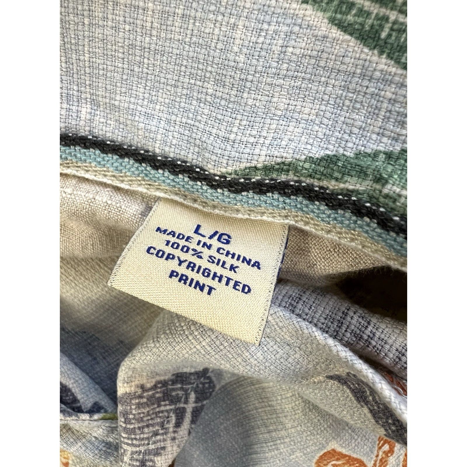 Tommy Bahama VINTAGE Tommy Bahama Hawaiian Shirt Large Blue Silk • Beach Tropical Floral • Button-Up Short Sleeve Mens Regular Size L Size US L / EU 52-54 / 3 - 5 Thumbnail