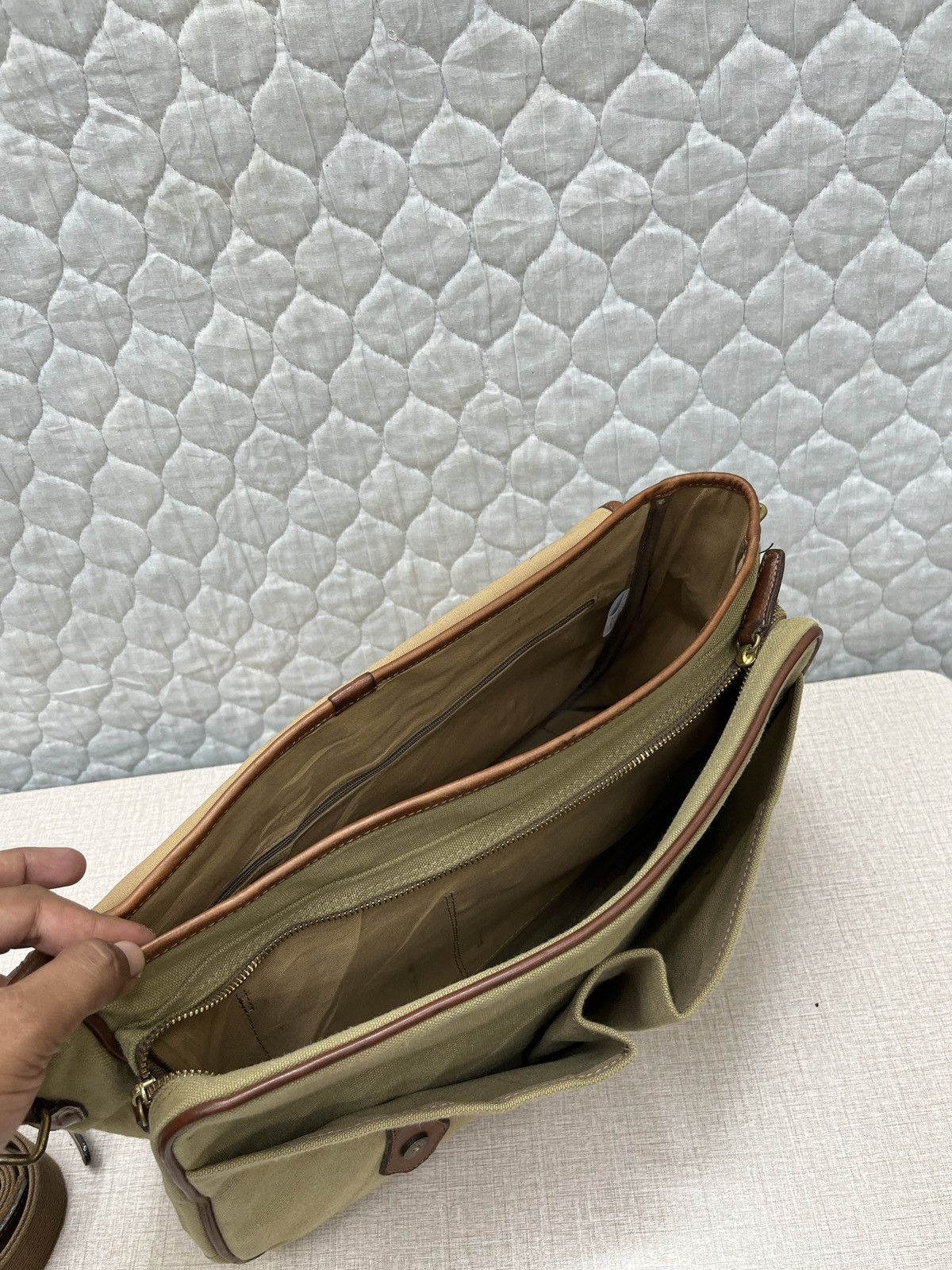 DAKS 🔥🔥🔥STEALS DAKS LONDON MESSENGER BAG Size ONE SIZE - 24 Thumbnail