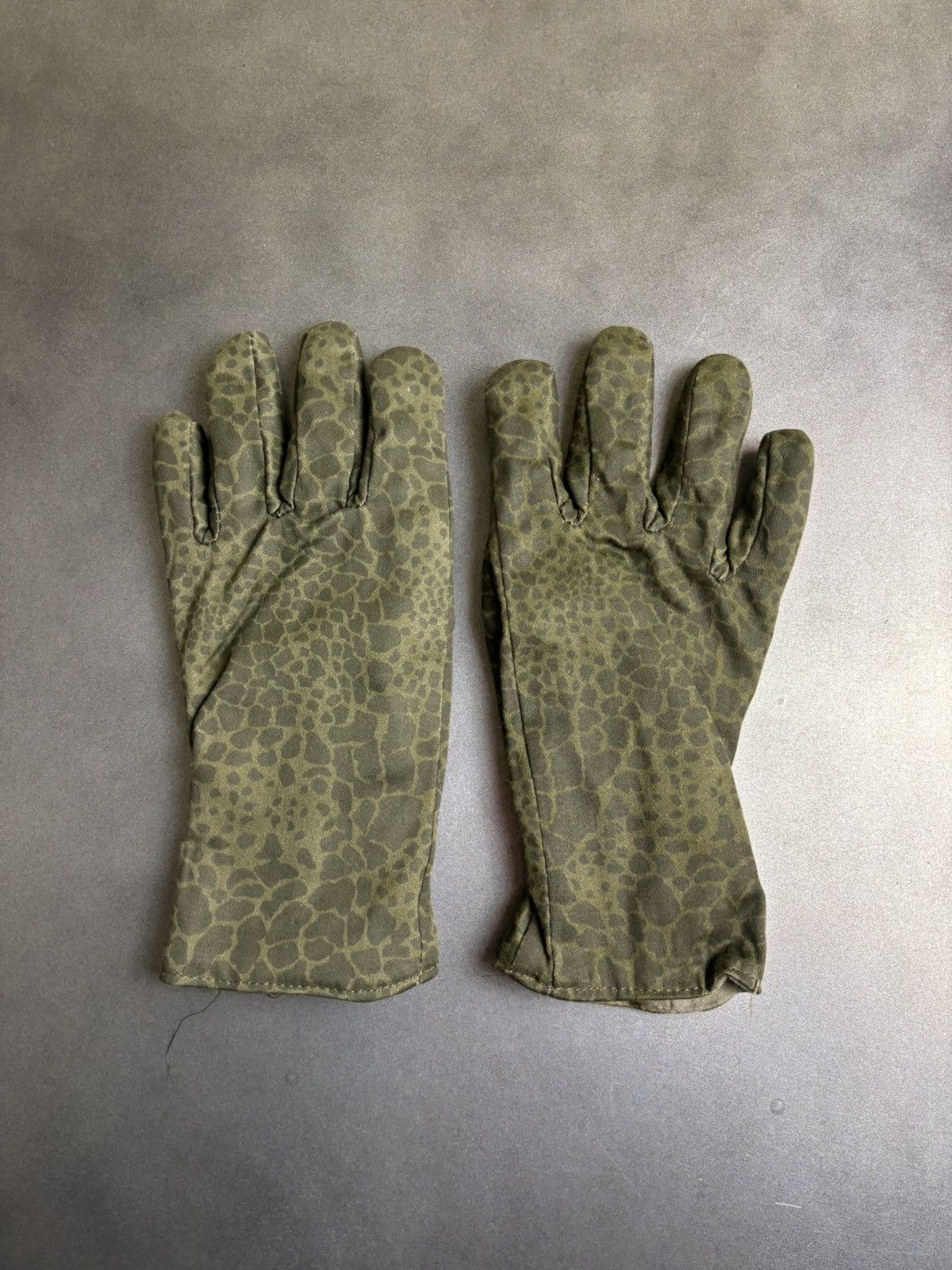 Vintage Vintage Polish Army Gloves Puma Camo Combat Reptile M93 Size ONE SIZE - 4 Thumbnail