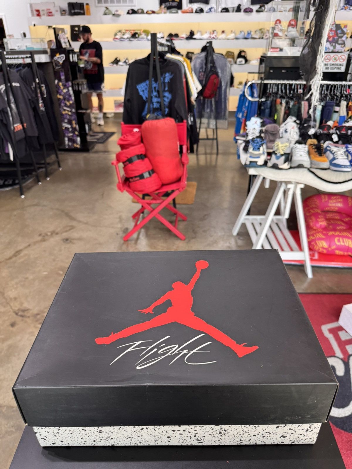 Jordan Brand Air Jordan 4 Royalty Size 12 (2017) Size US 12 / EU 45 - 13 Thumbnail