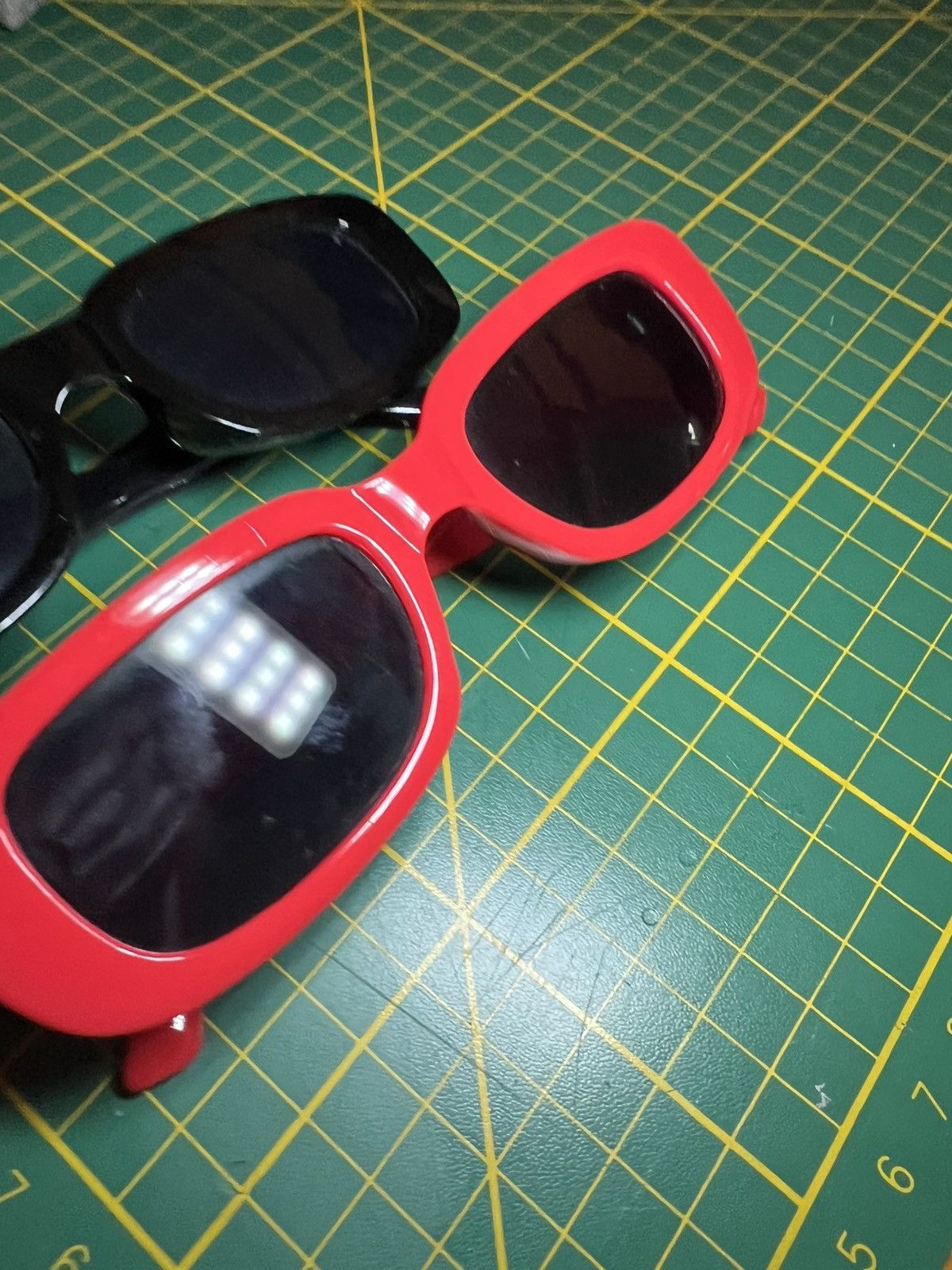 Other Pair of red and black rectangle sunglasses Size ONE SIZE - 9 Thumbnail