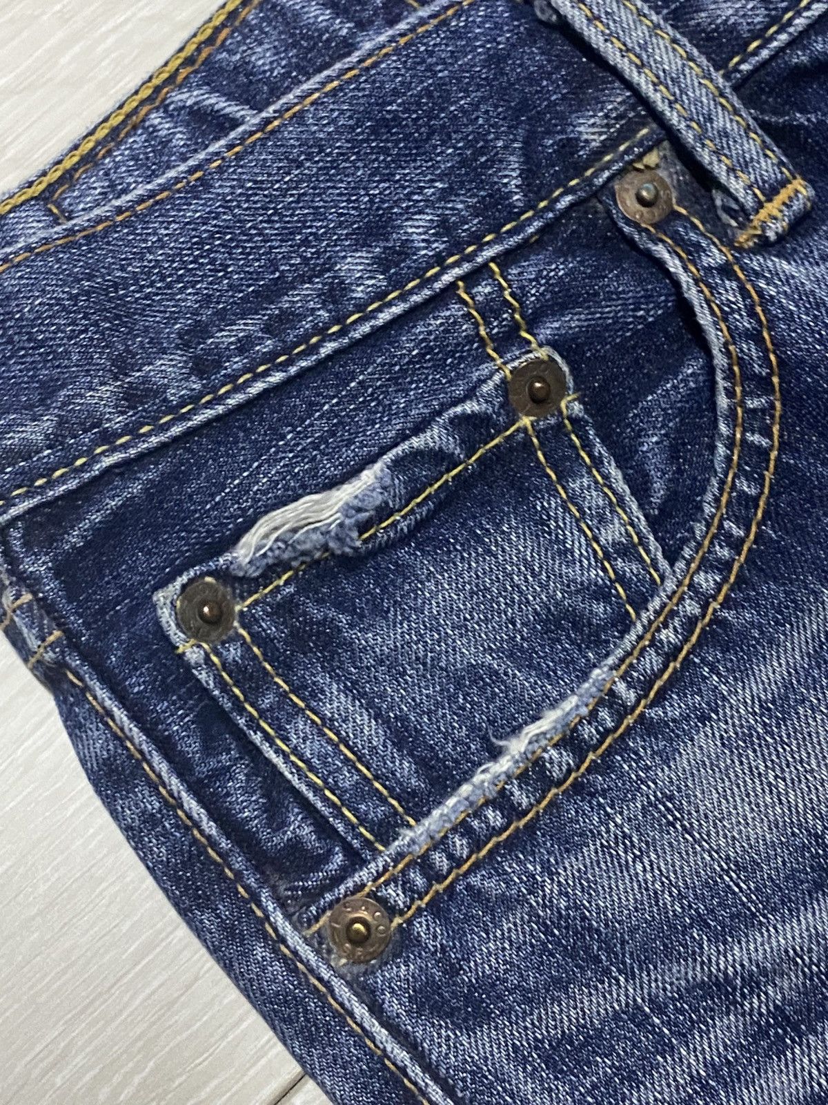 Levi's Vintage Levis 702 Blue Wash Distressed Loose Jeans Size US 31 - 10 Thumbnail