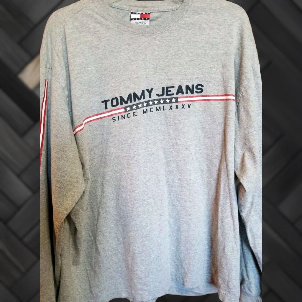 Tommy Hilfiger VINTAGE Tommy Hilfiger Tommy Jeans T Shirt Men's XL MCMLXXV Long Sleeve Striped Sleeves Gray Crew Neck Regular Fit Womens? Men or Boys Size US XL / EU 56 / 4 - 1 Thumbnail