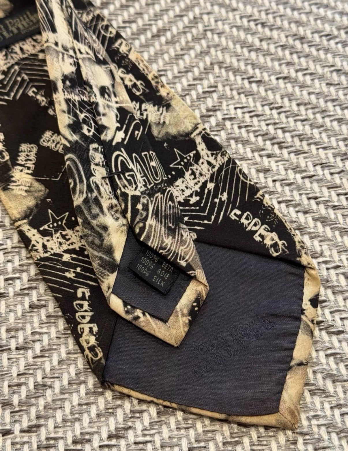 Jean Paul Gaultier Jean Paul Gaultier Abstract Collage Face Silk Tie K24 Size ONE SIZE - 5 Thumbnail