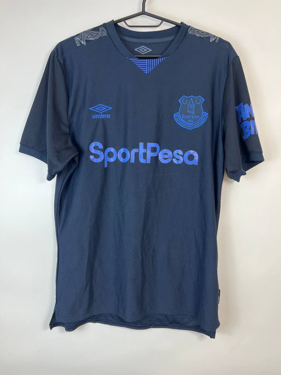 Umbro × Vintage Everton 2019/20 Third Umbro Vintage Soccer Jersey Blokcore Size US M / EU 48-50 / 2 - 1 Thumbnail